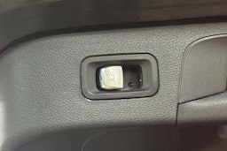 musta Mercedes-Benz EQC 2022 kuva 29.