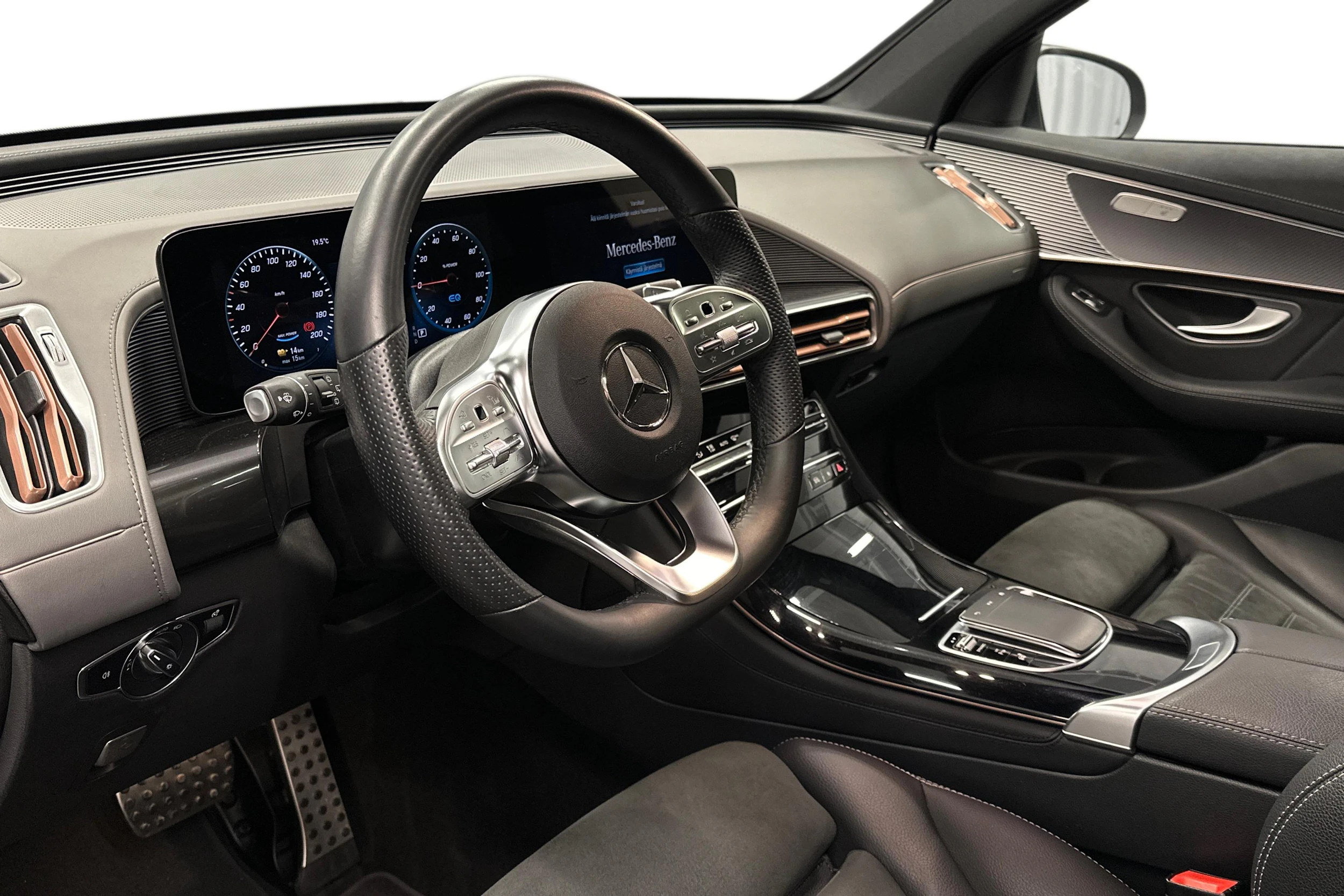 Musta Mercedes-Benz EQC 2022 kuva 6.