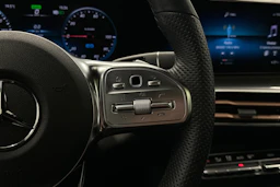 Musta Mercedes-Benz EQC 2022 kuva 12.