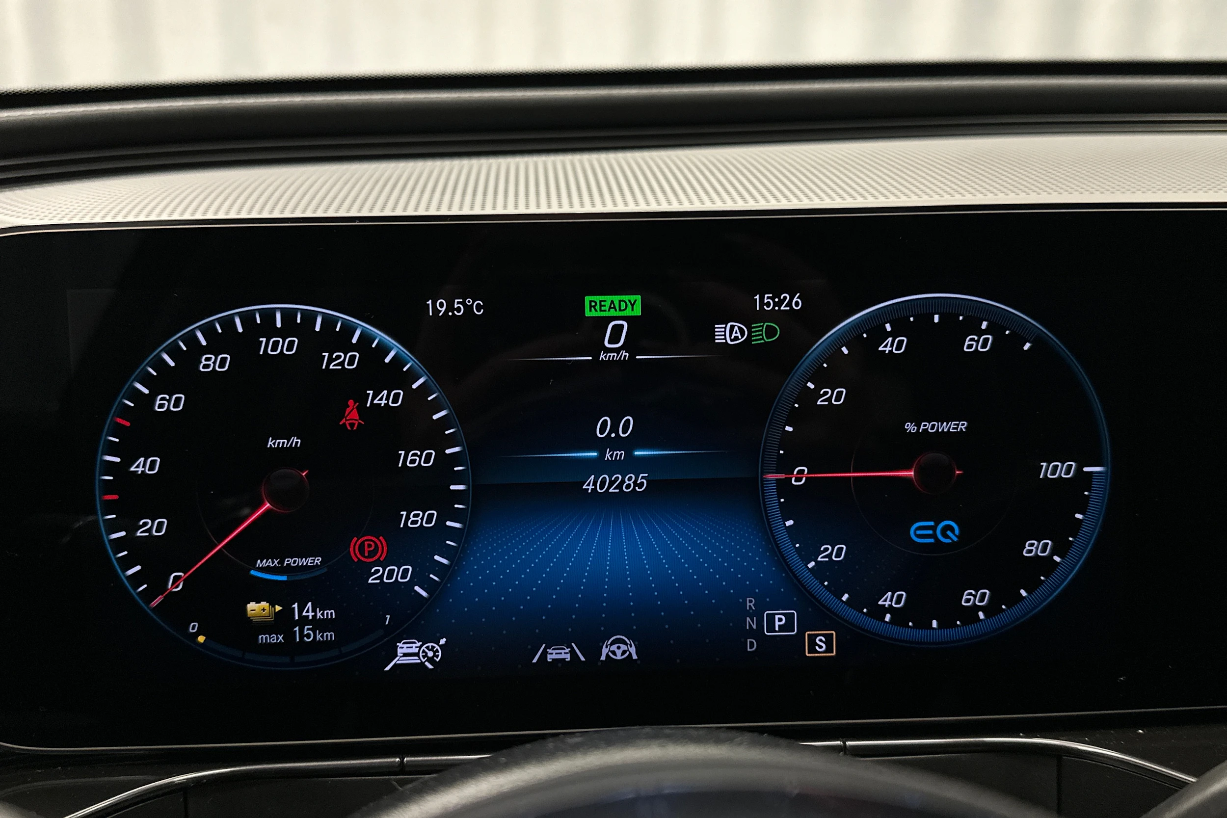 Musta Mercedes-Benz EQC 2022 kuva 13.