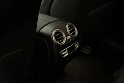 Musta Mercedes-Benz EQC 2022 kuva 32.