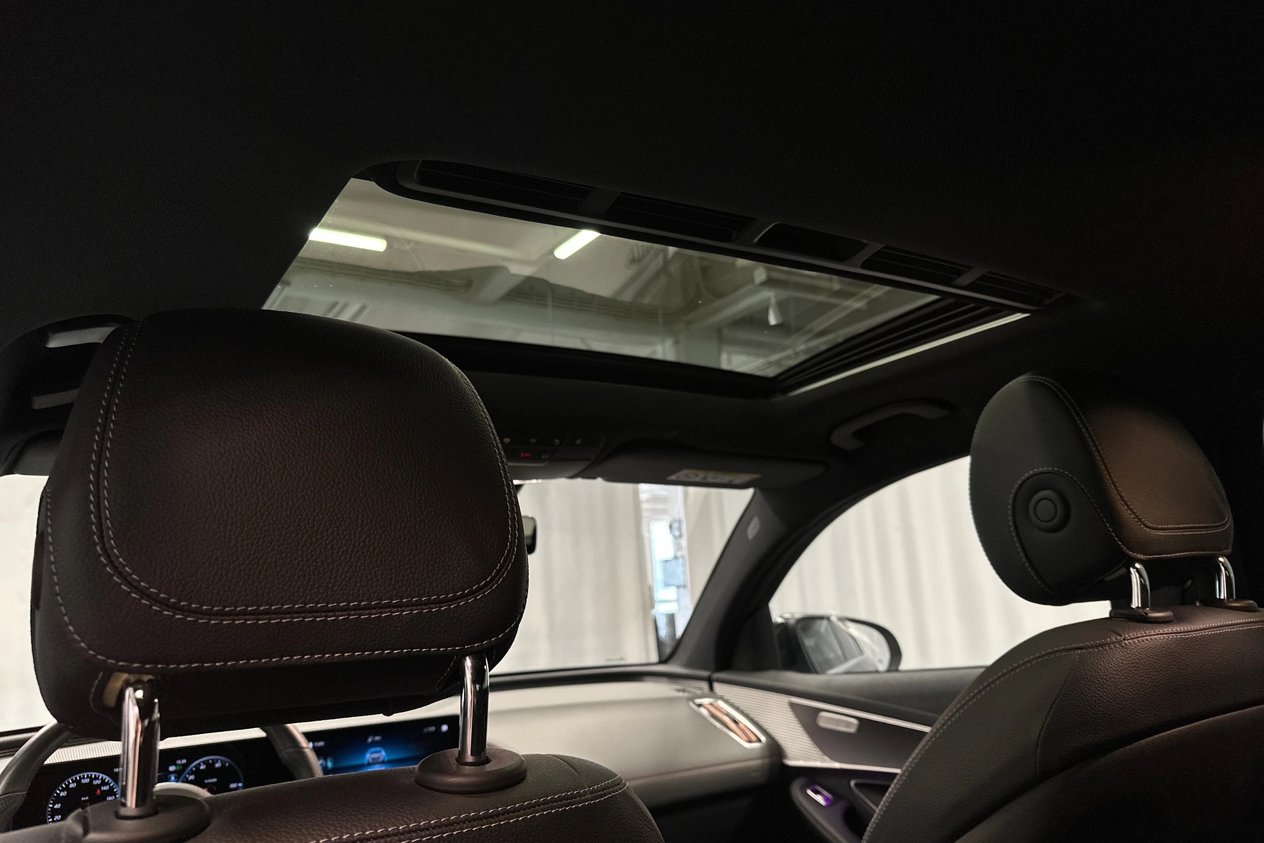 Musta Mercedes-Benz EQC 2022 kuva 33.