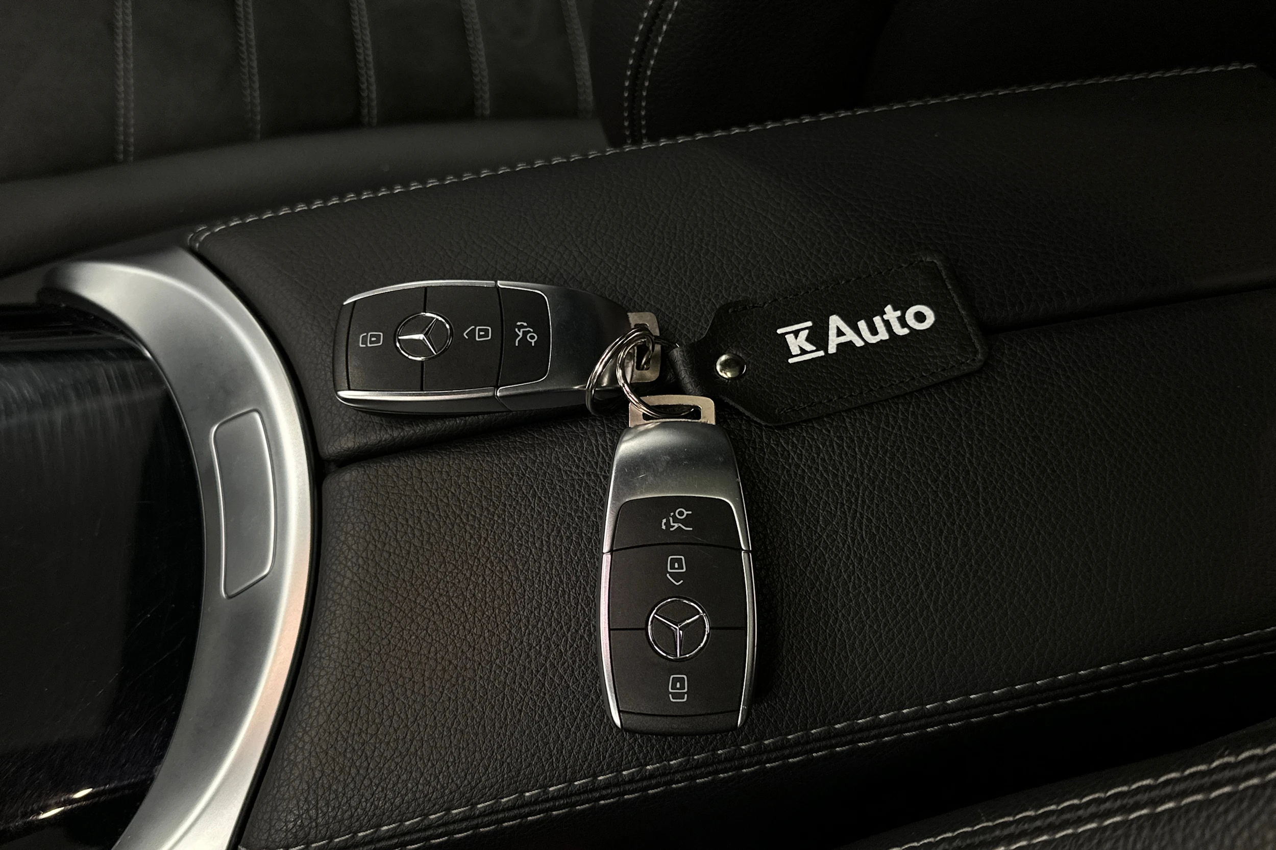 Musta Mercedes-Benz EQC 2022 kuva 38.