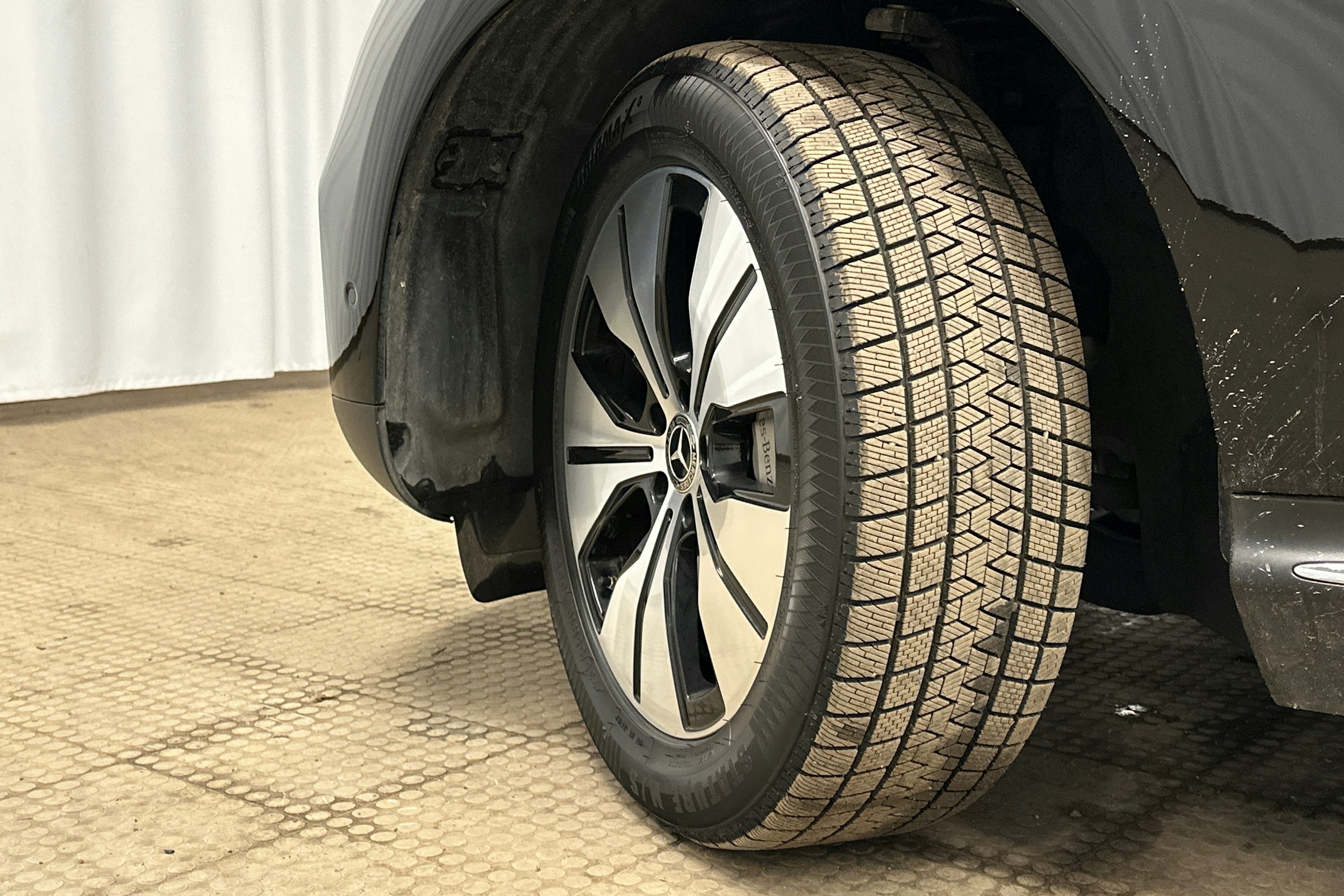 musta Mercedes-Benz EQC 2022 kuva 13.