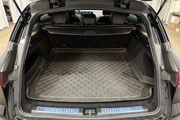 musta Mercedes-Benz EQC 2022 kuva 14.