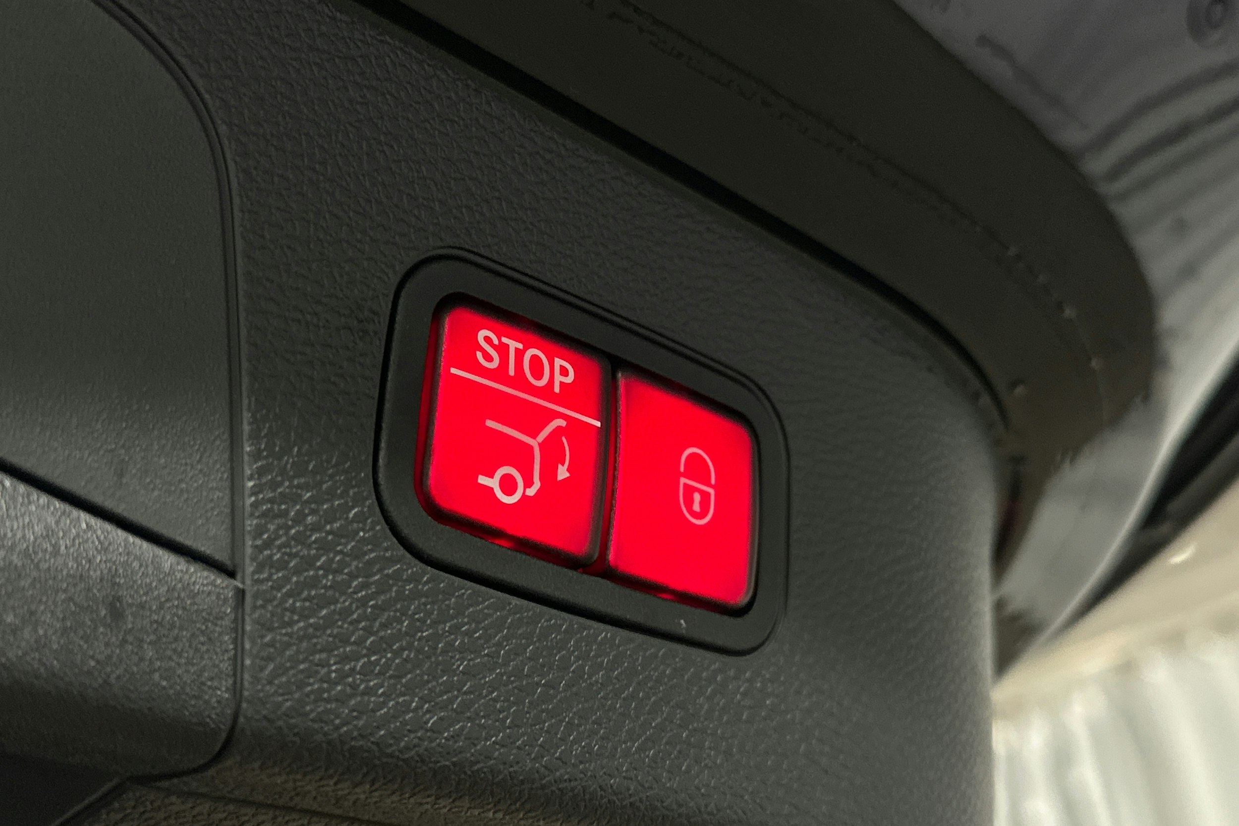 musta Mercedes-Benz EQC 2022 kuva 15.