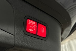 musta Mercedes-Benz EQC 2022 kuva 15.