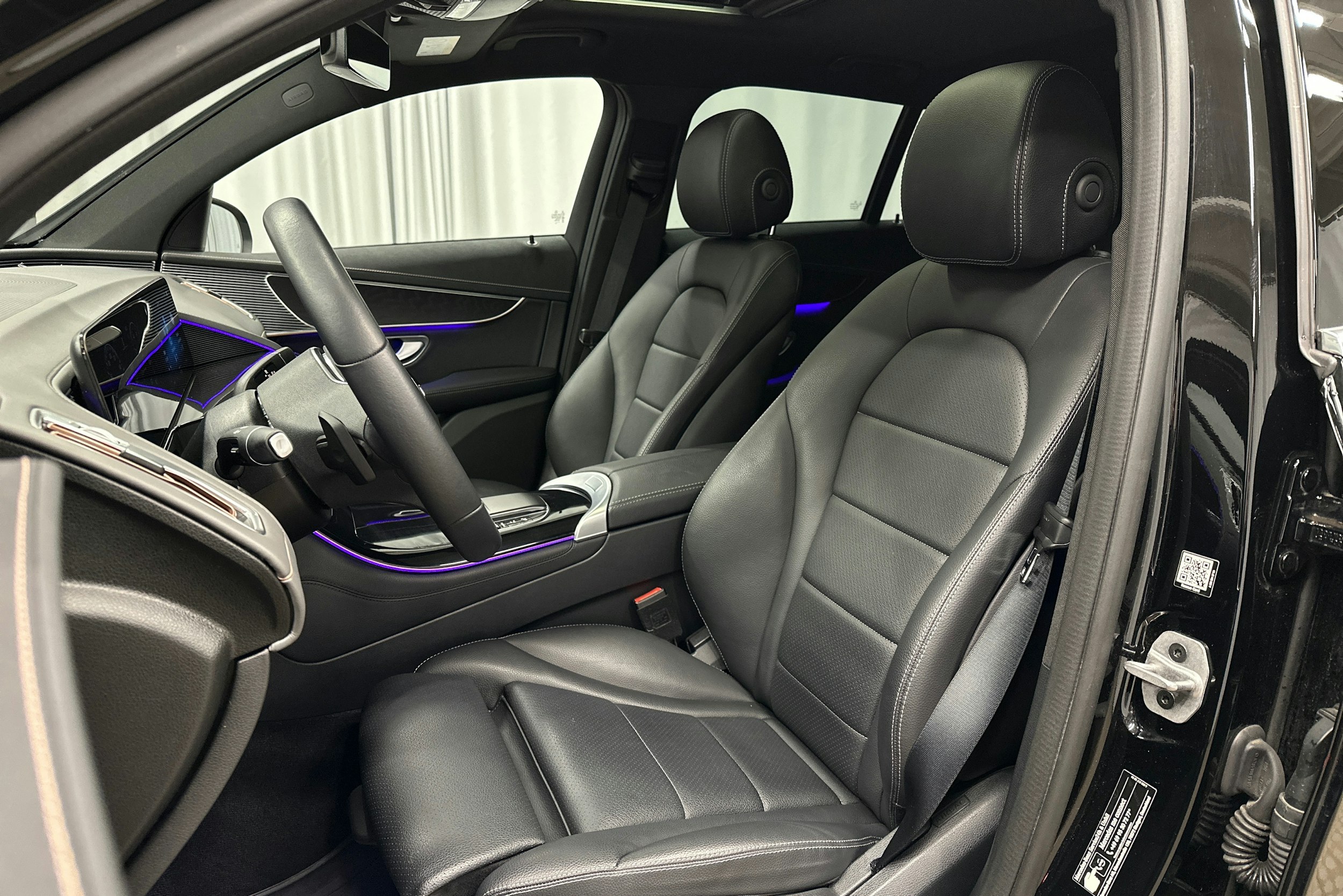 musta Mercedes-Benz EQC 2022 kuva 16.