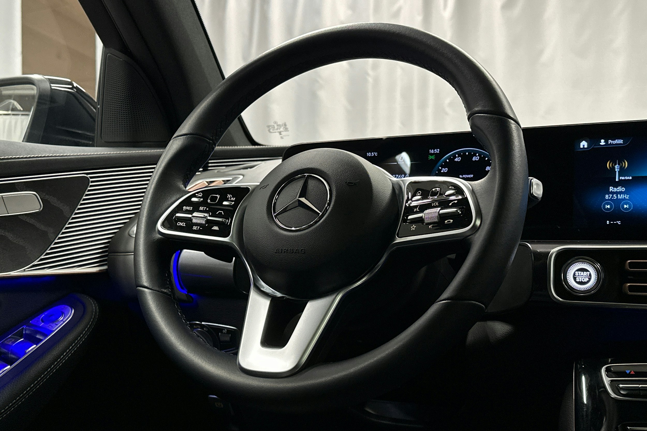 musta Mercedes-Benz EQC 2022 kuva 17.