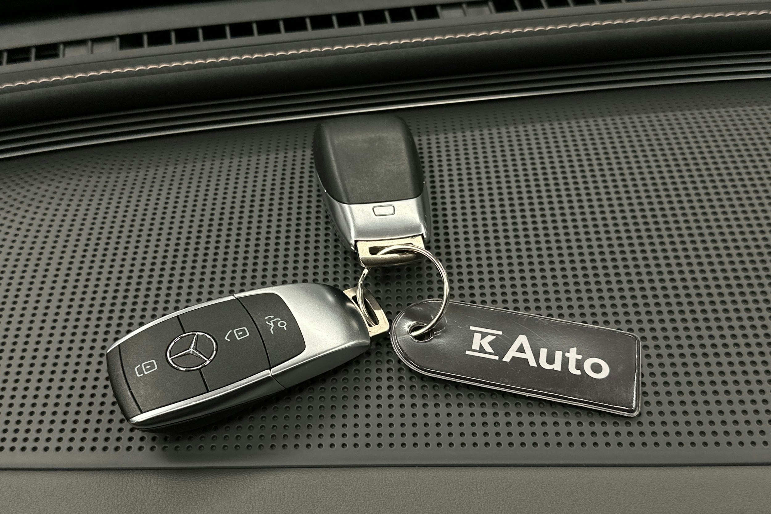 musta Mercedes-Benz EQC 2022 kuva 32.