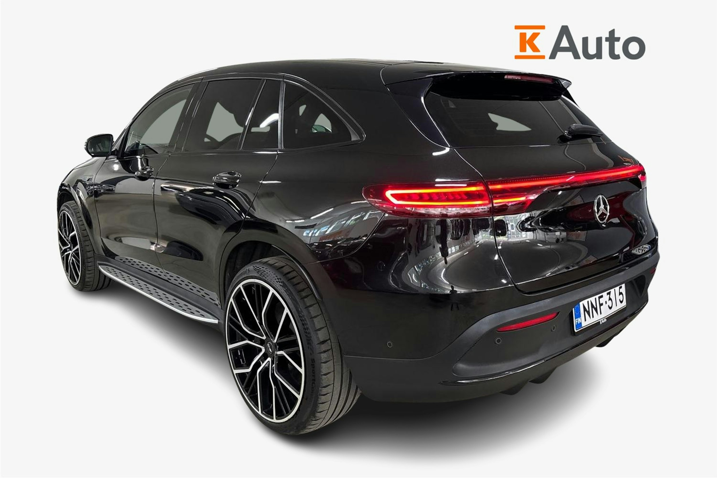 Musta Mercedes-Benz EQC 2022 kuva 2.