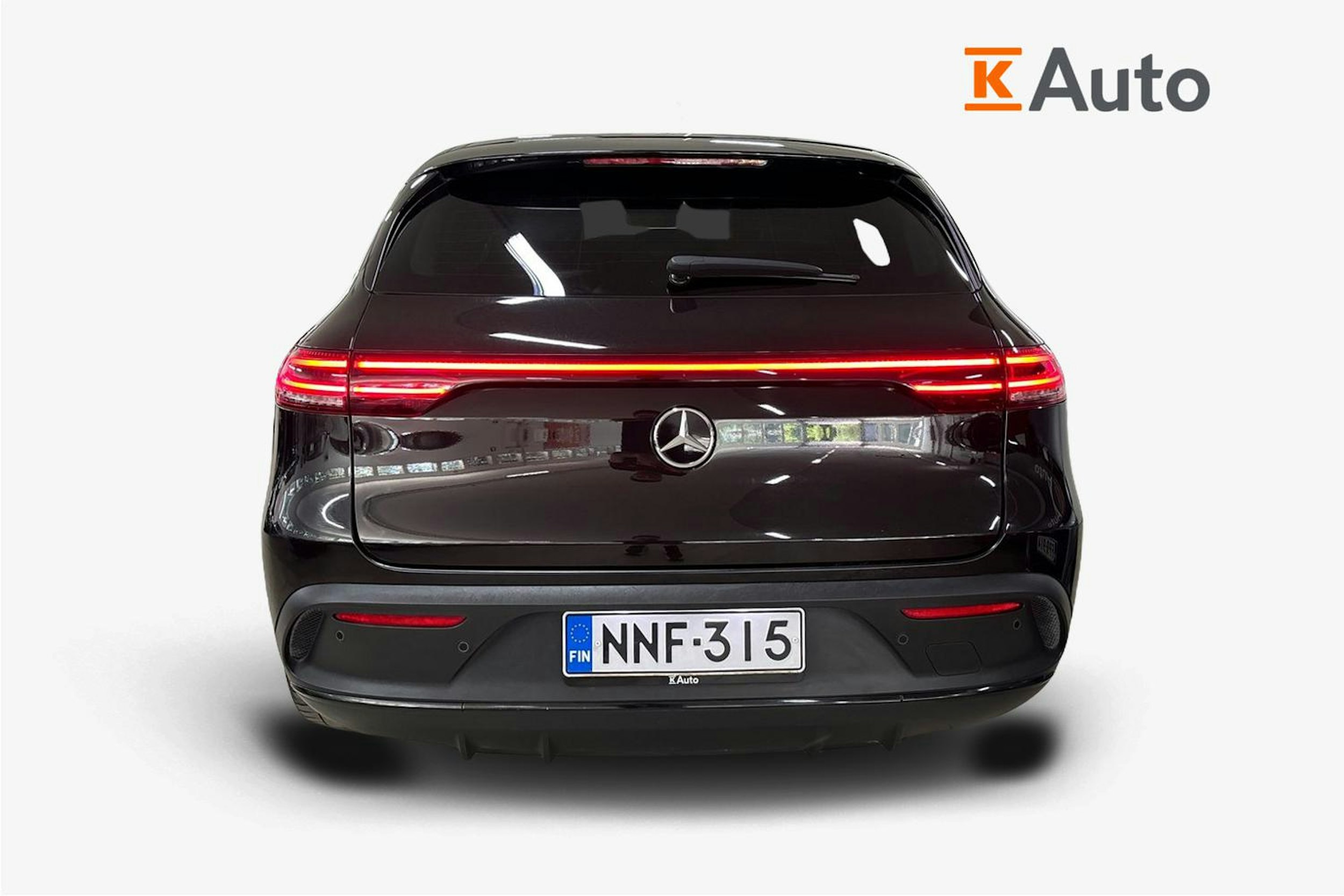 Musta Mercedes-Benz EQC 2022 kuva 3.