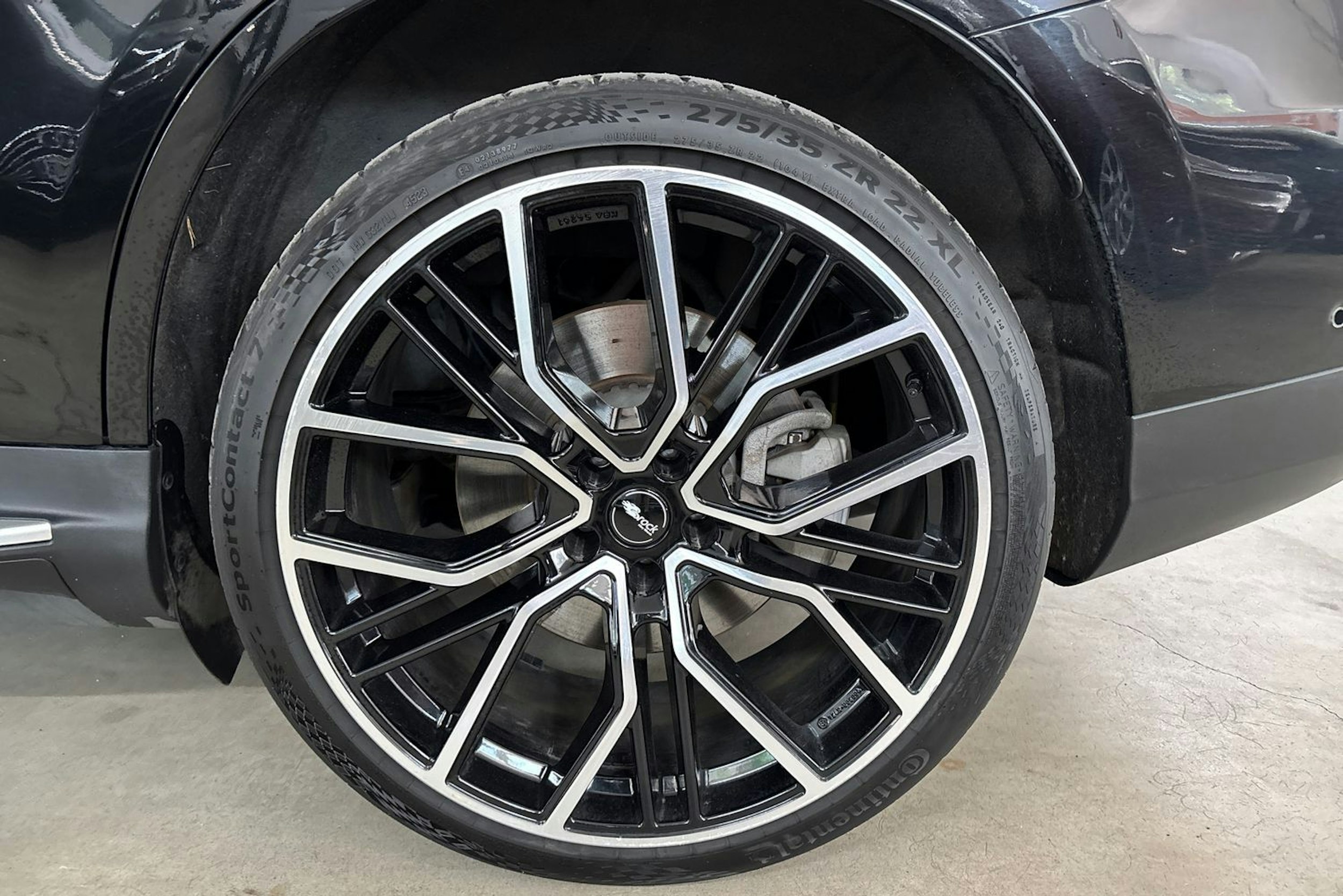 Musta Mercedes-Benz EQC 2022 kuva 10.