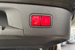 Musta Mercedes-Benz EQC 2022 kuva 12.