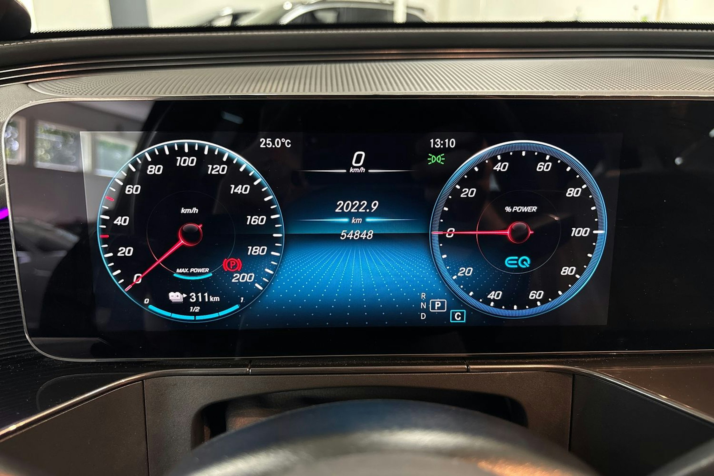 Musta Mercedes-Benz EQC 2022 kuva 17.