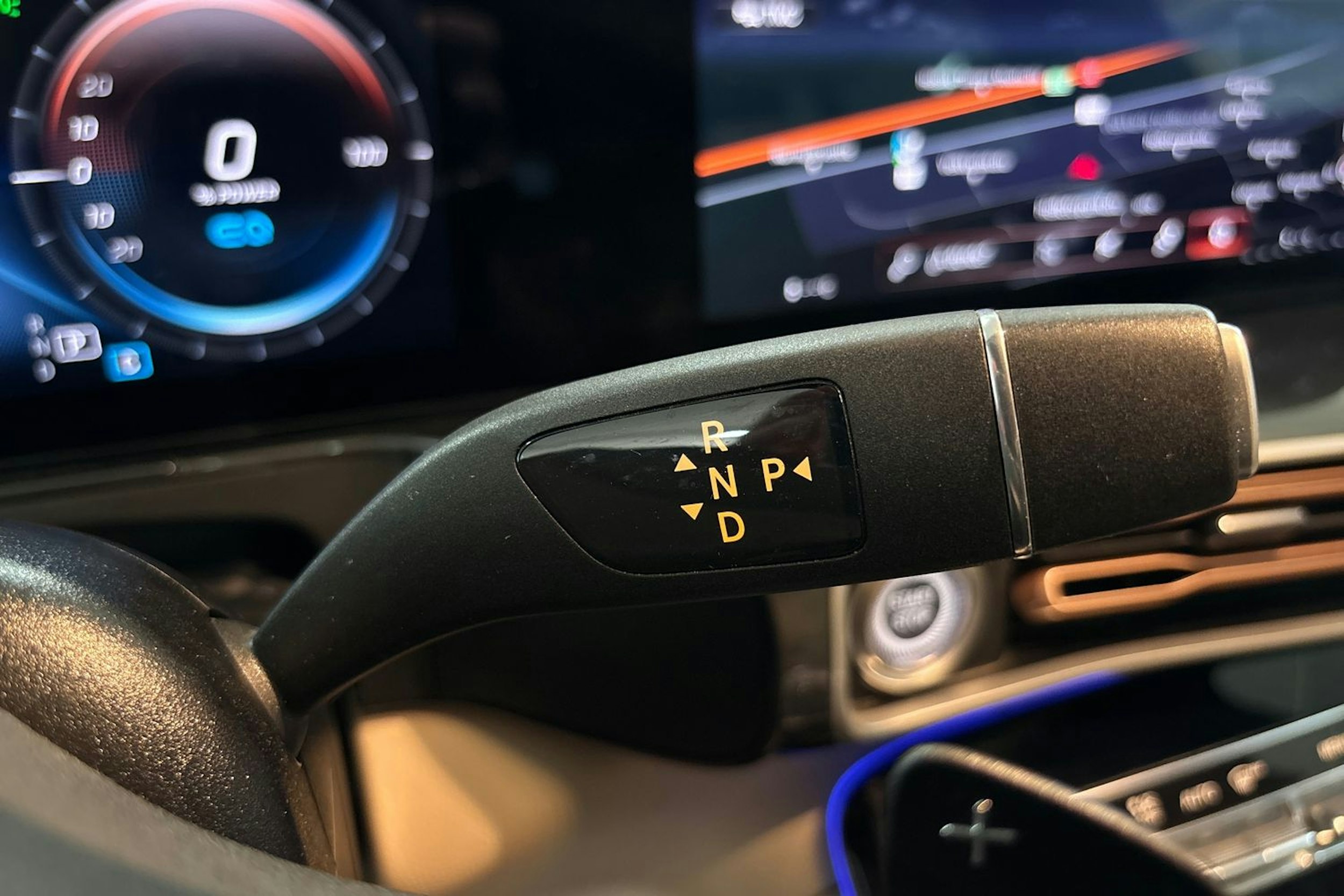 Musta Mercedes-Benz EQC 2022 kuva 18.