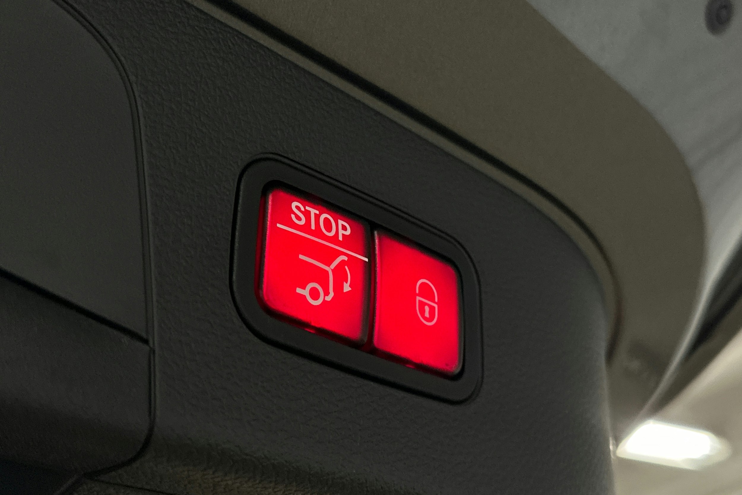 harmaa Mercedes-Benz EQC 2022 kuva 15.