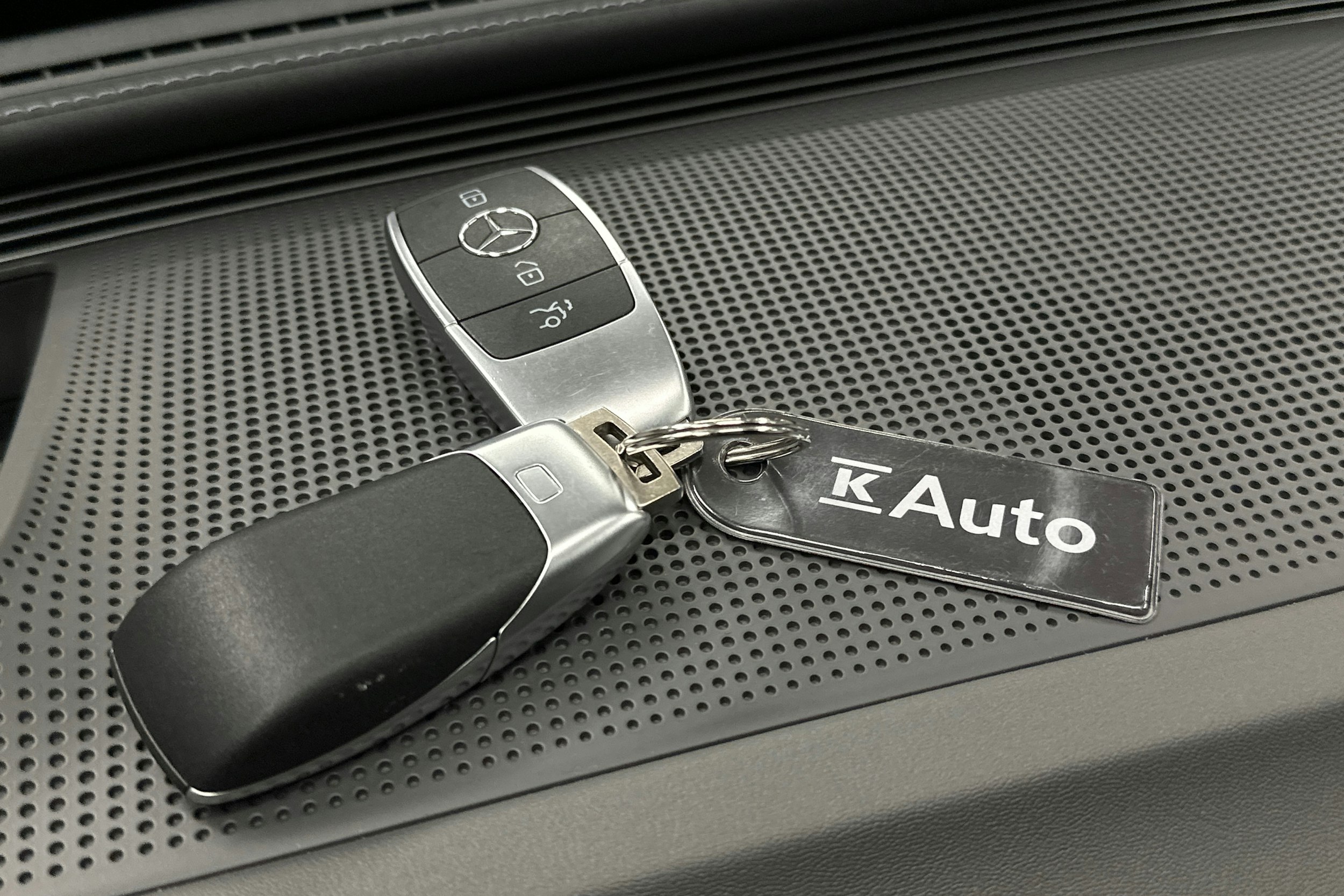 harmaa Mercedes-Benz EQC 2022 kuva 35.