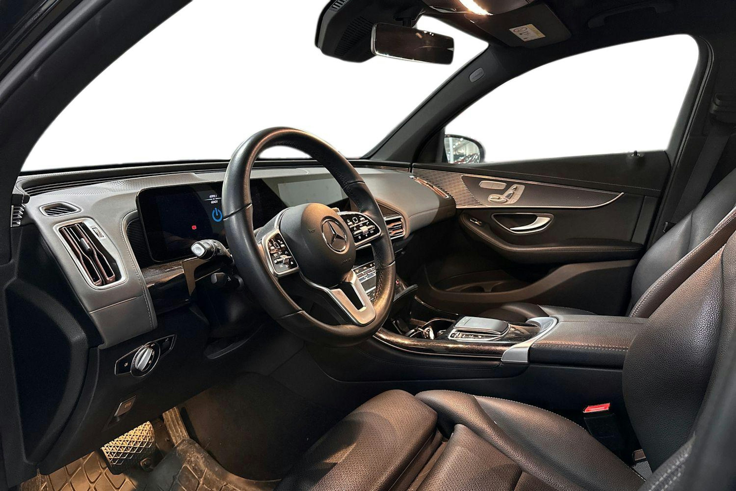 Musta Mercedes-Benz EQC 2022 kuva 3.