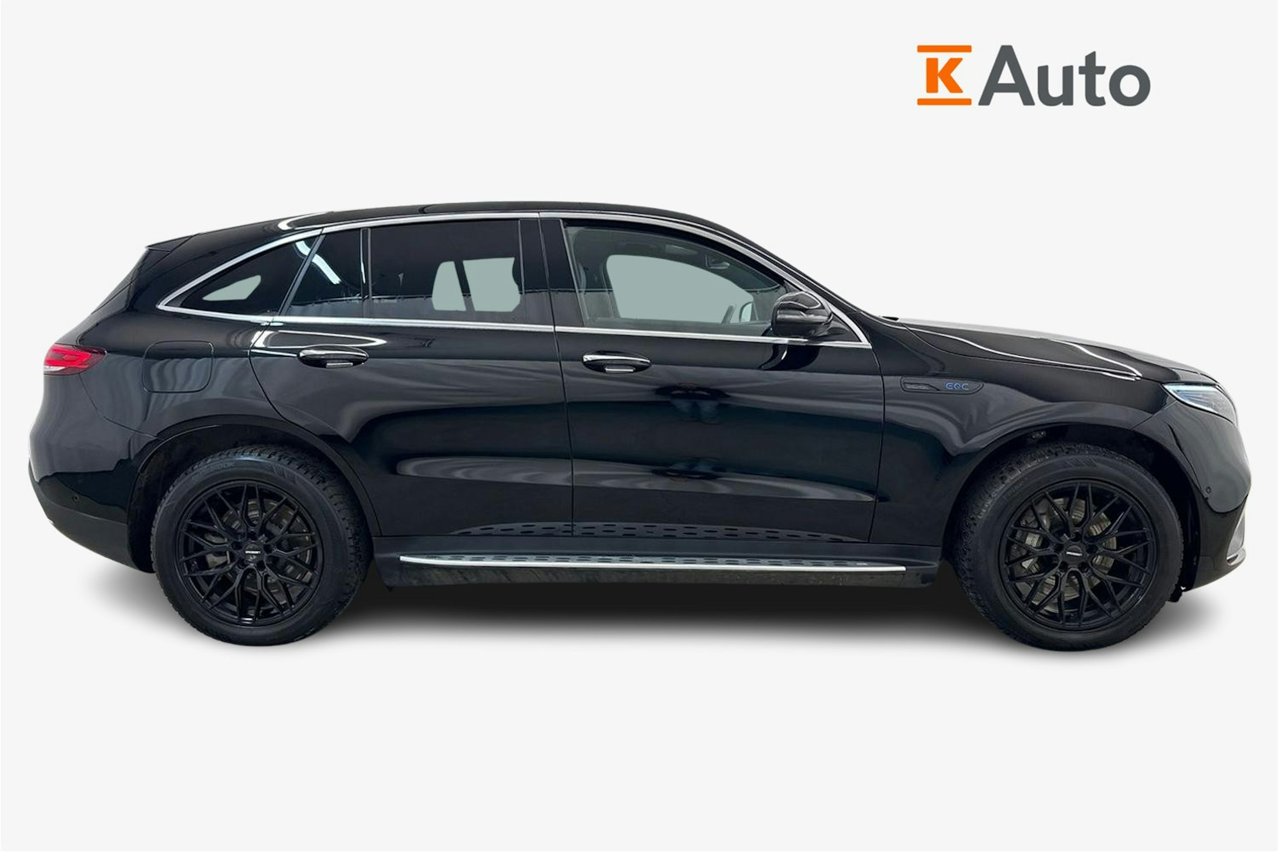 Musta Mercedes-Benz EQC 2022 kuva 6.