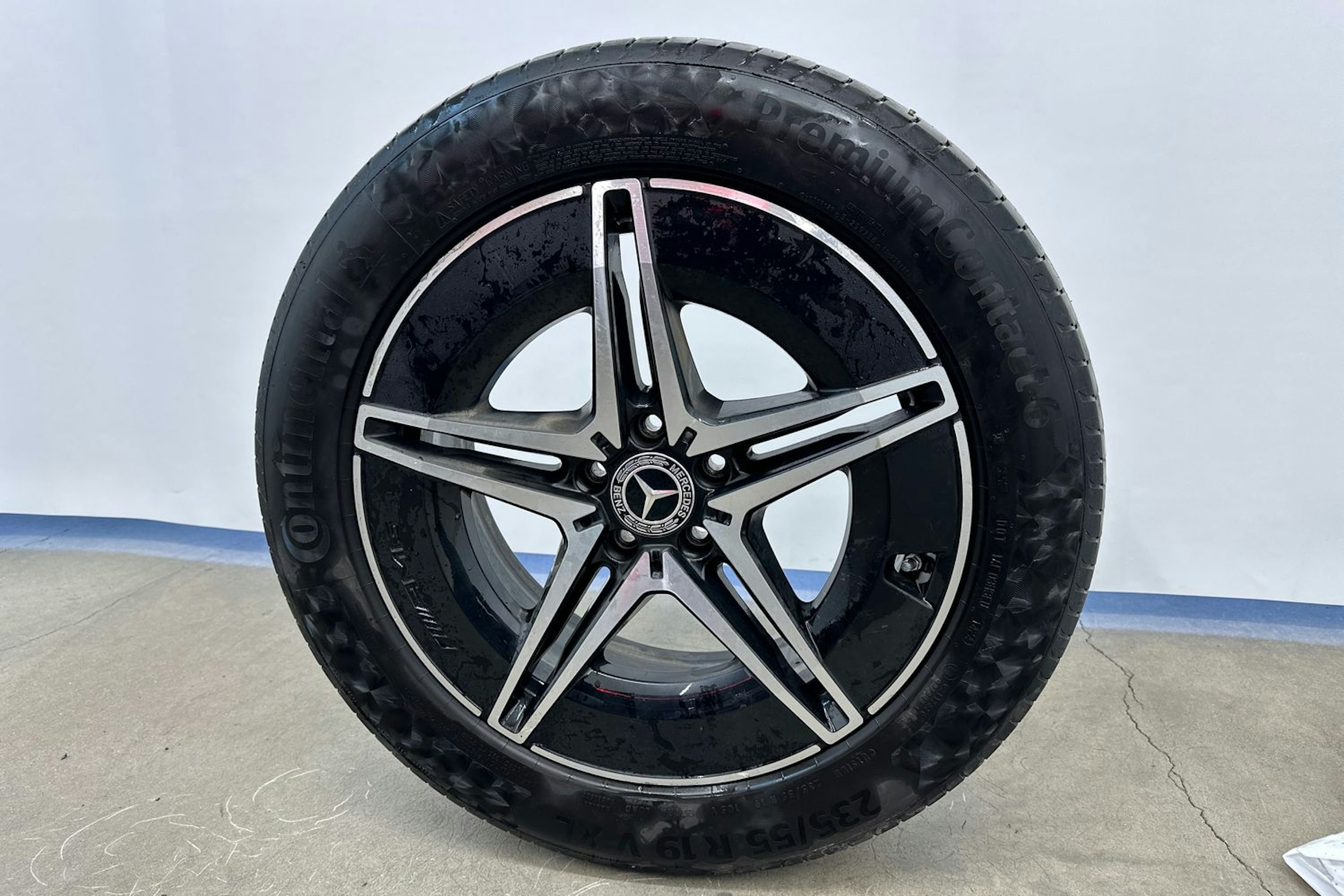 Musta Mercedes-Benz EQC 2022 kuva 13.