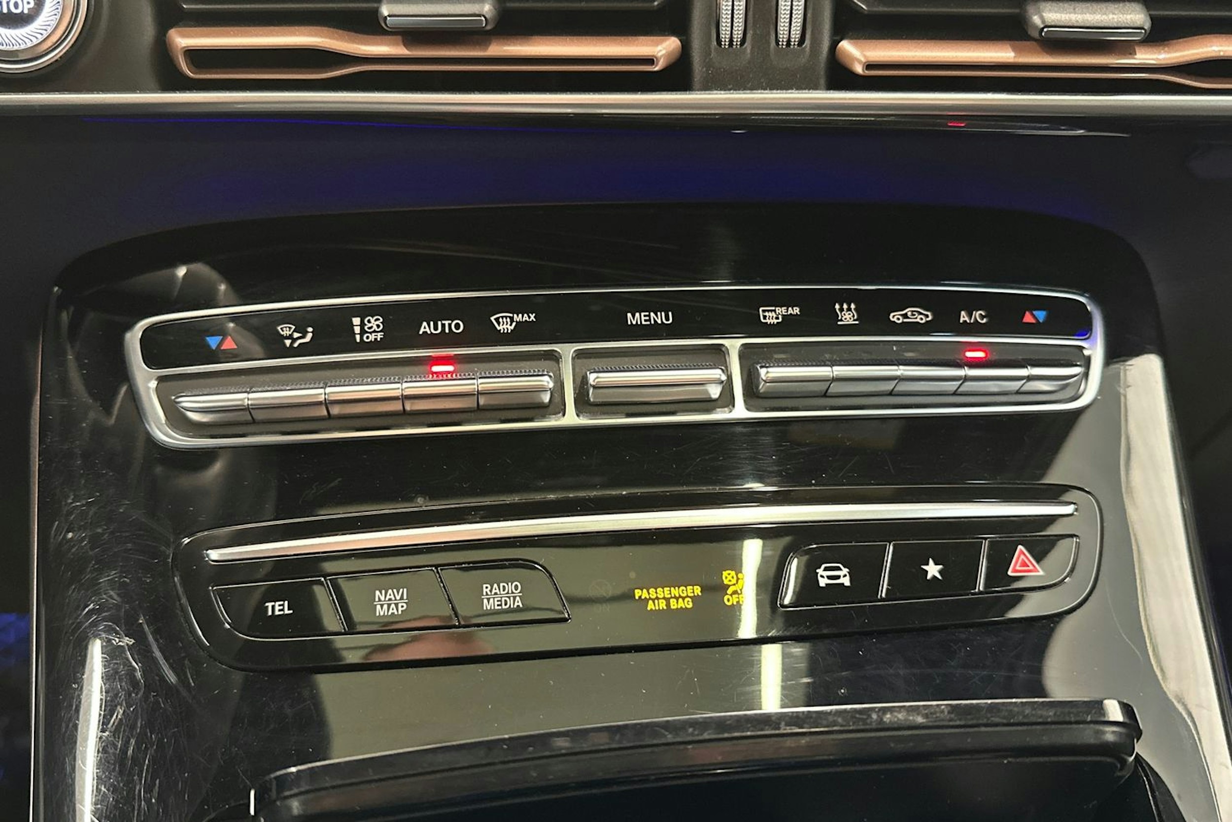 Musta Mercedes-Benz EQC 2022 kuva 27.