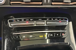 Musta Mercedes-Benz EQC 2022 kuva 27.