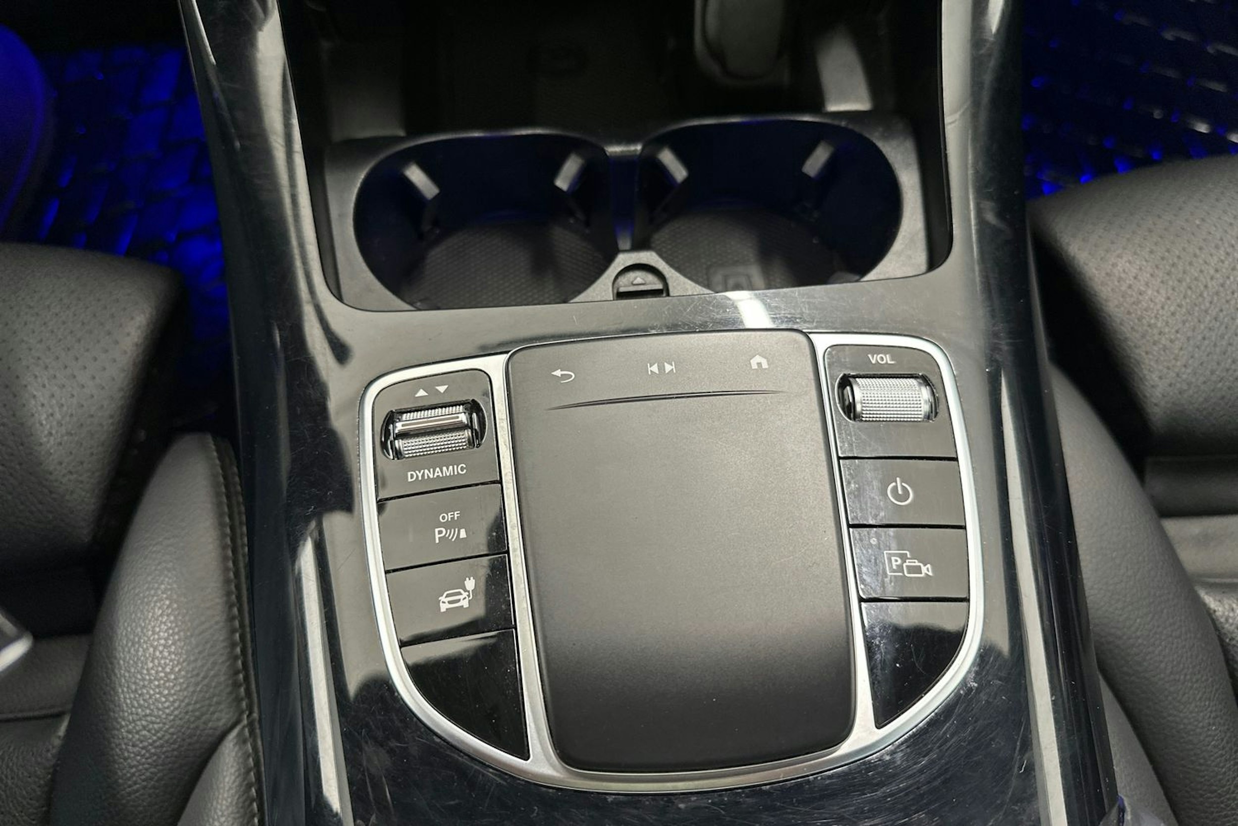 Musta Mercedes-Benz EQC 2022 kuva 28.