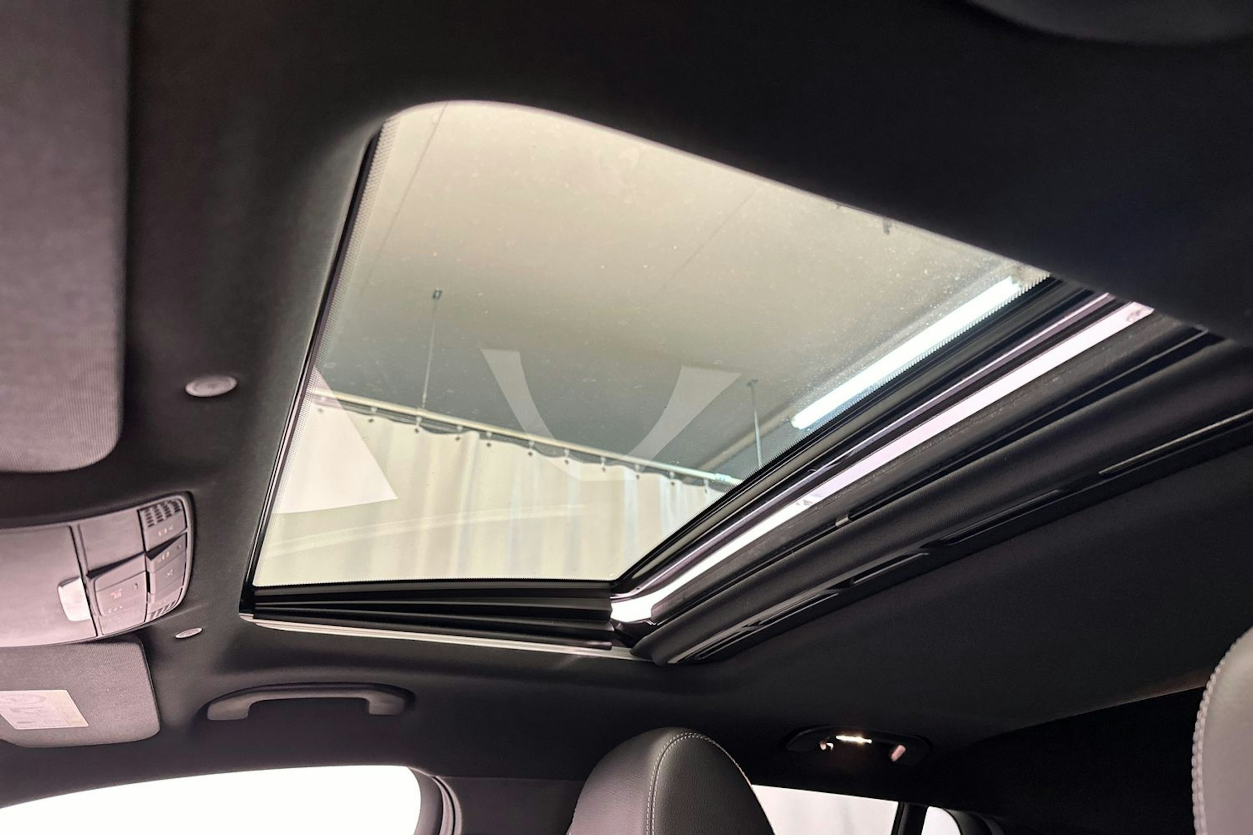 Musta Mercedes-Benz EQC 2022 kuva 29.