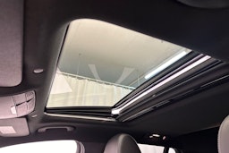 Musta Mercedes-Benz EQC 2022 kuva 29.