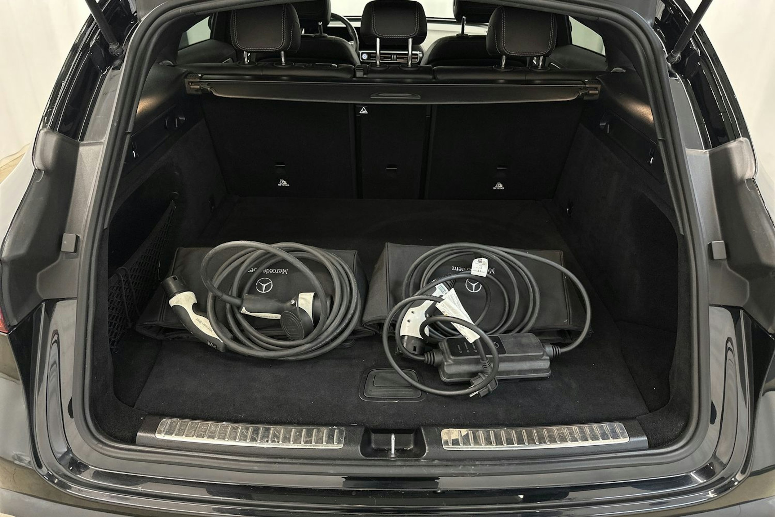 Musta Mercedes-Benz EQC 2022 kuva 30.