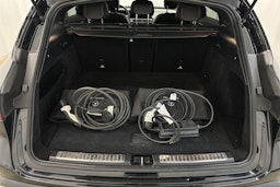 Musta Mercedes-Benz EQC 2022 kuva 30.