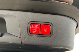 Musta Mercedes-Benz EQC 2022 kuva 32.