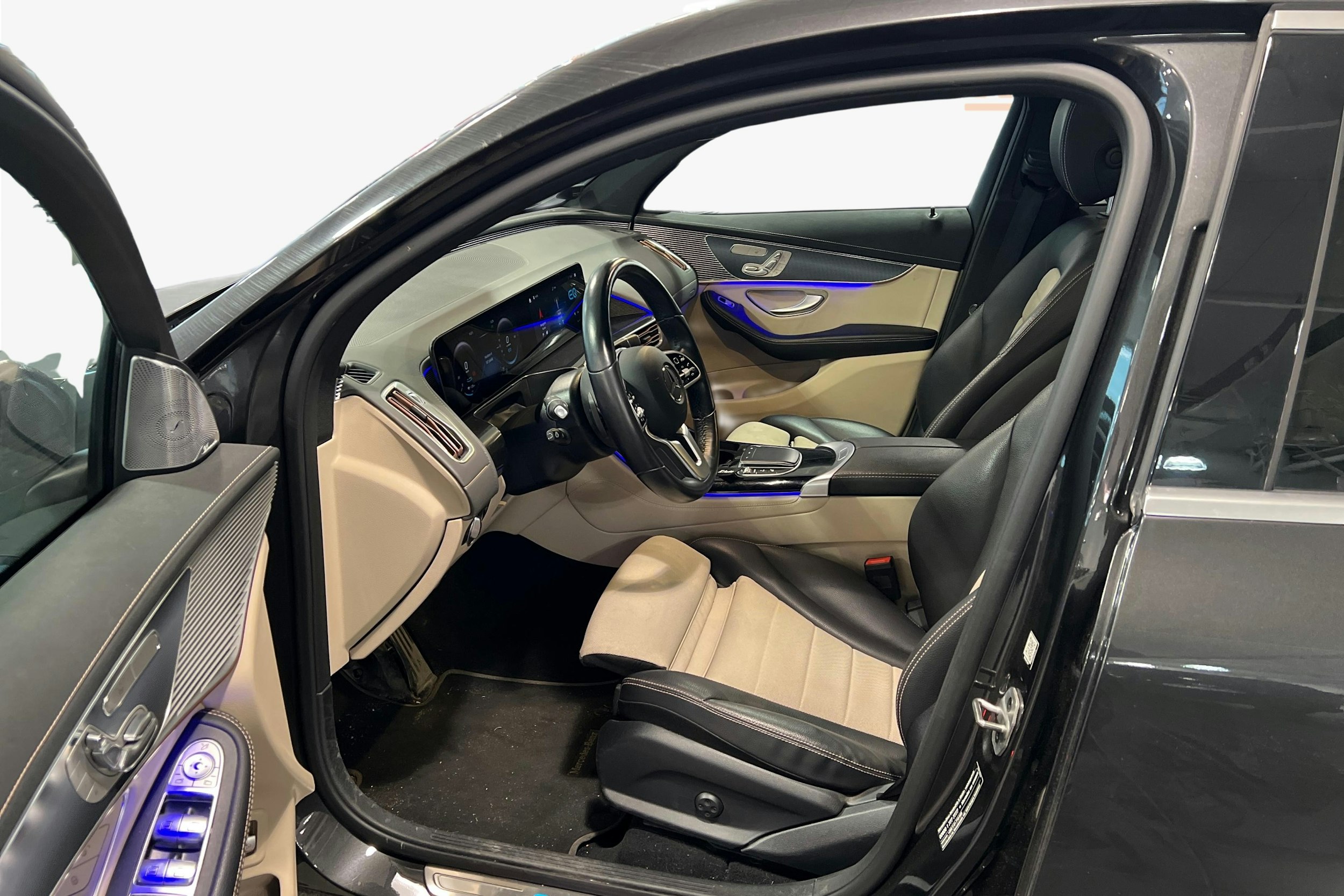 Harmaa Mercedes-Benz EQC 2022 kuva 2.