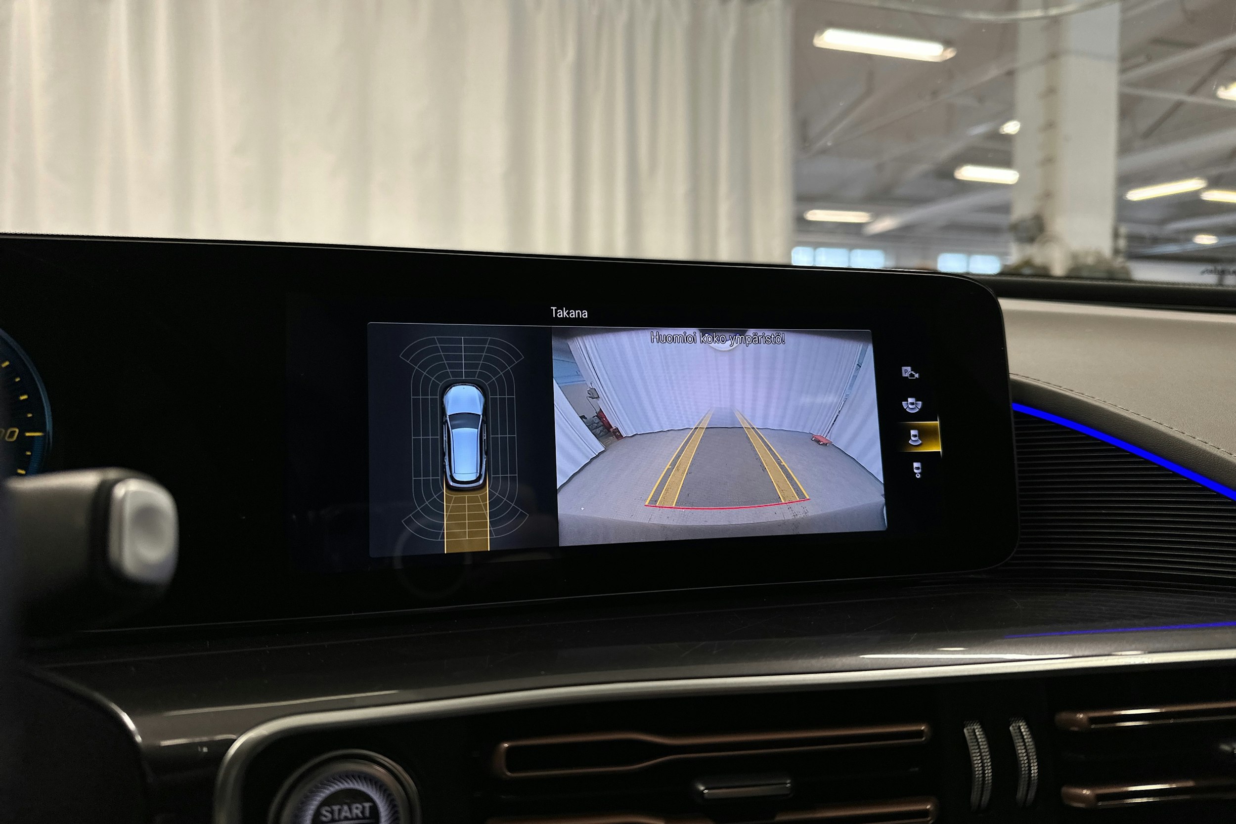 harmaa Mercedes-Benz EQC 2022 kuva 18.