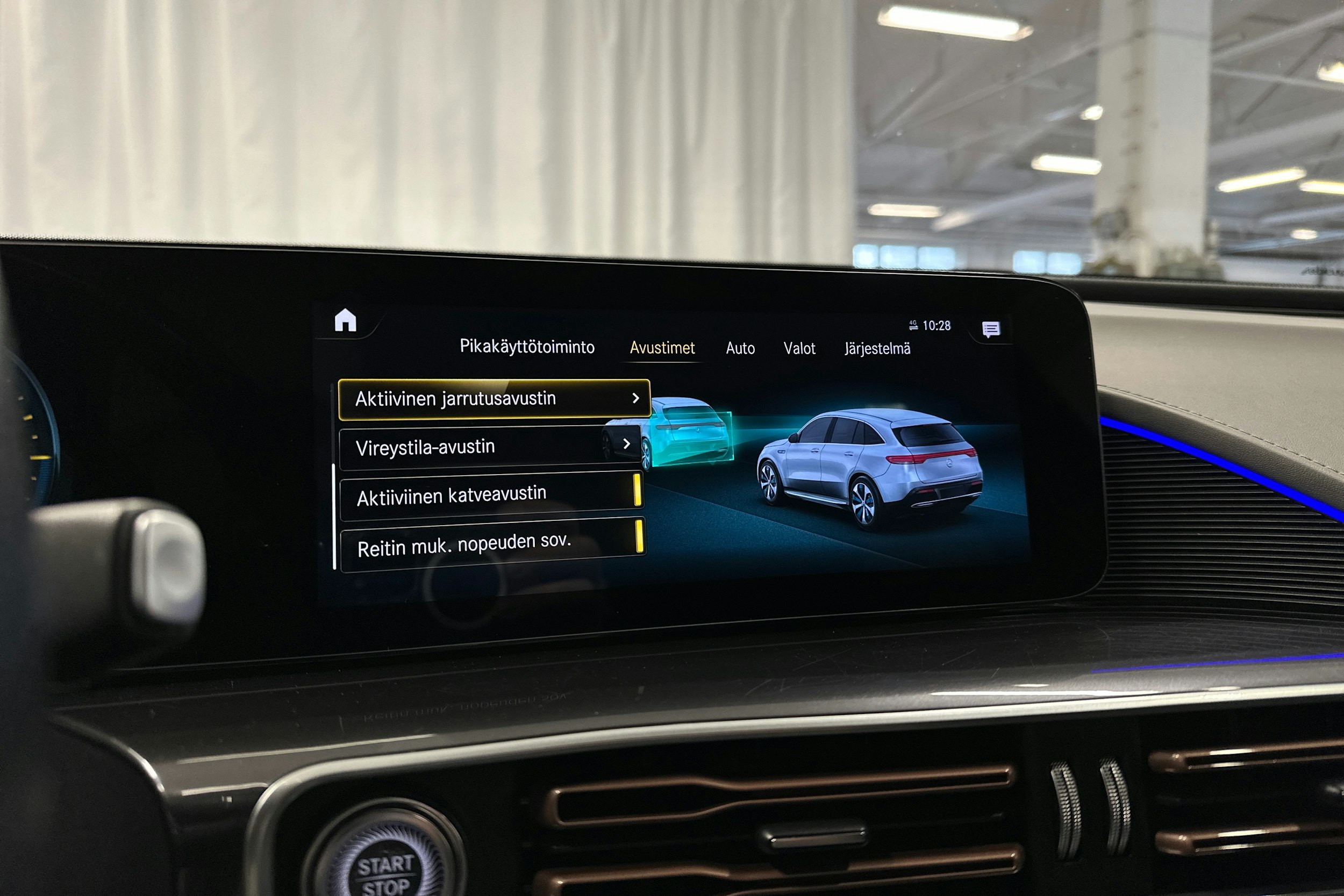 harmaa Mercedes-Benz EQC 2022 kuva 23.