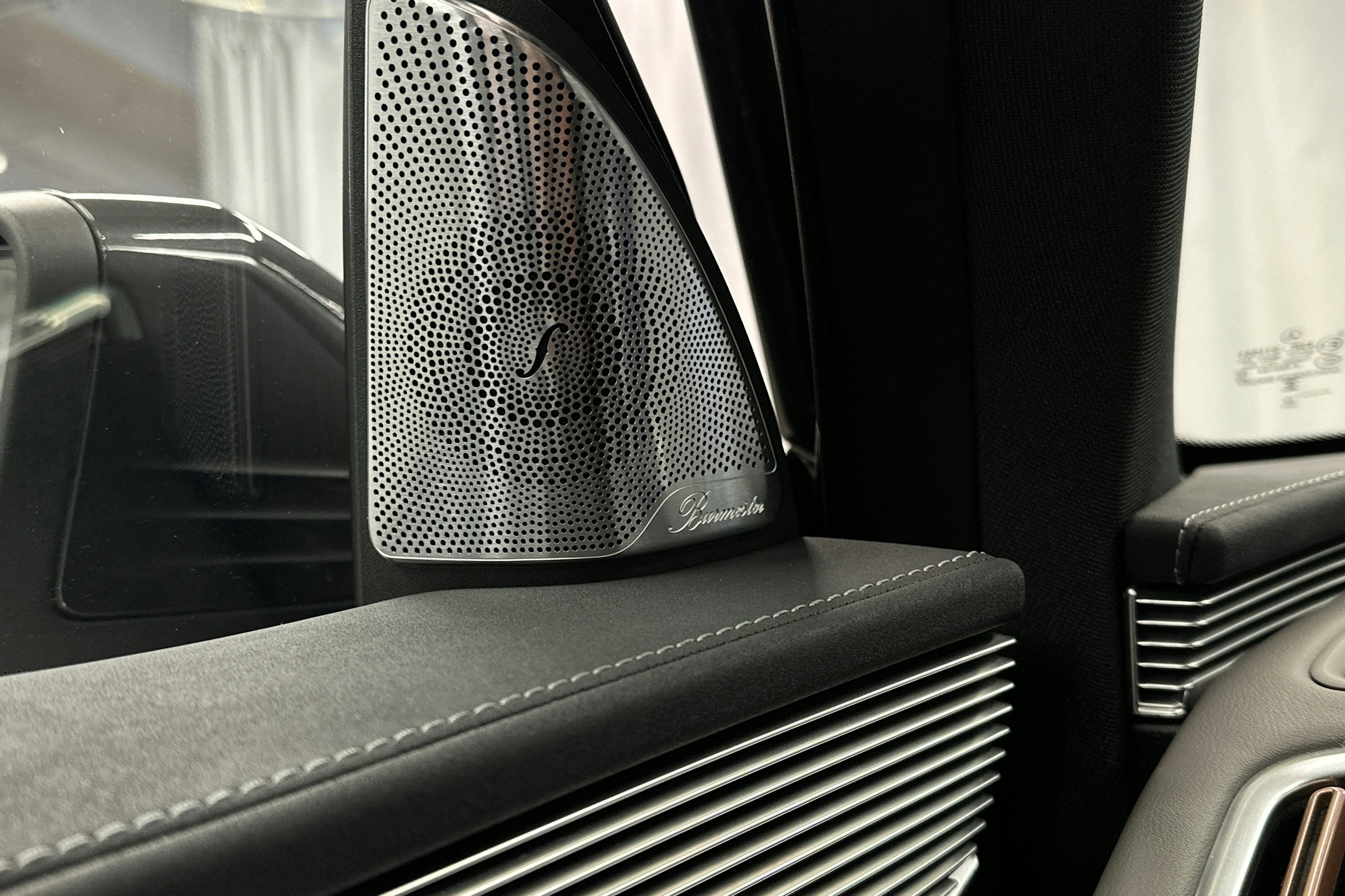 harmaa Mercedes-Benz EQC 2022 kuva 25.