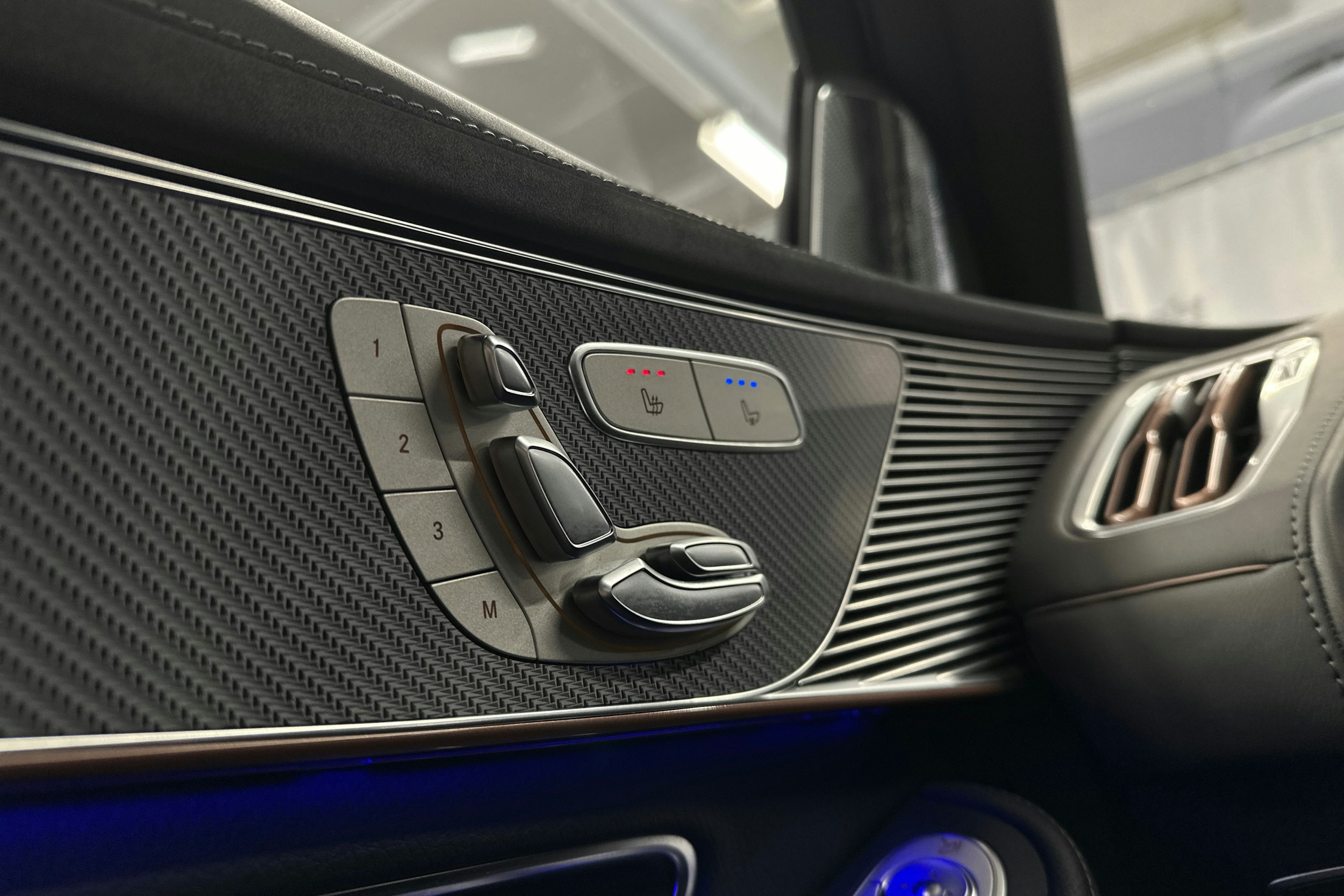 harmaa Mercedes-Benz EQC 2022 kuva 26.