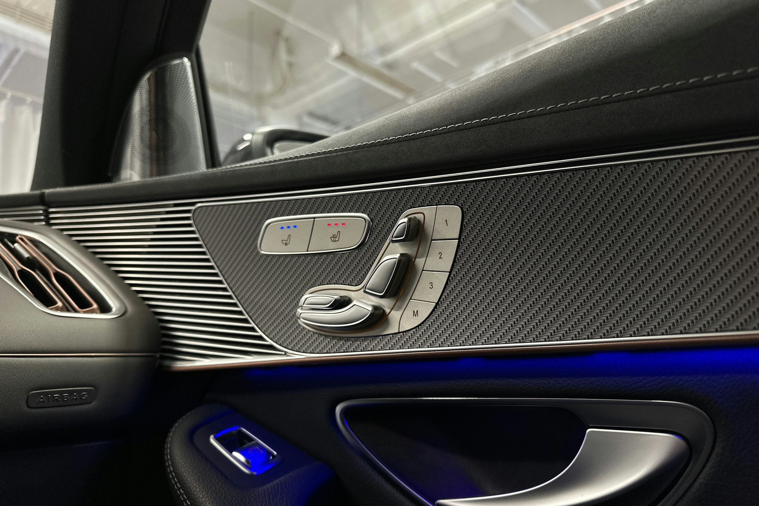 harmaa Mercedes-Benz EQC 2022 kuva 27.