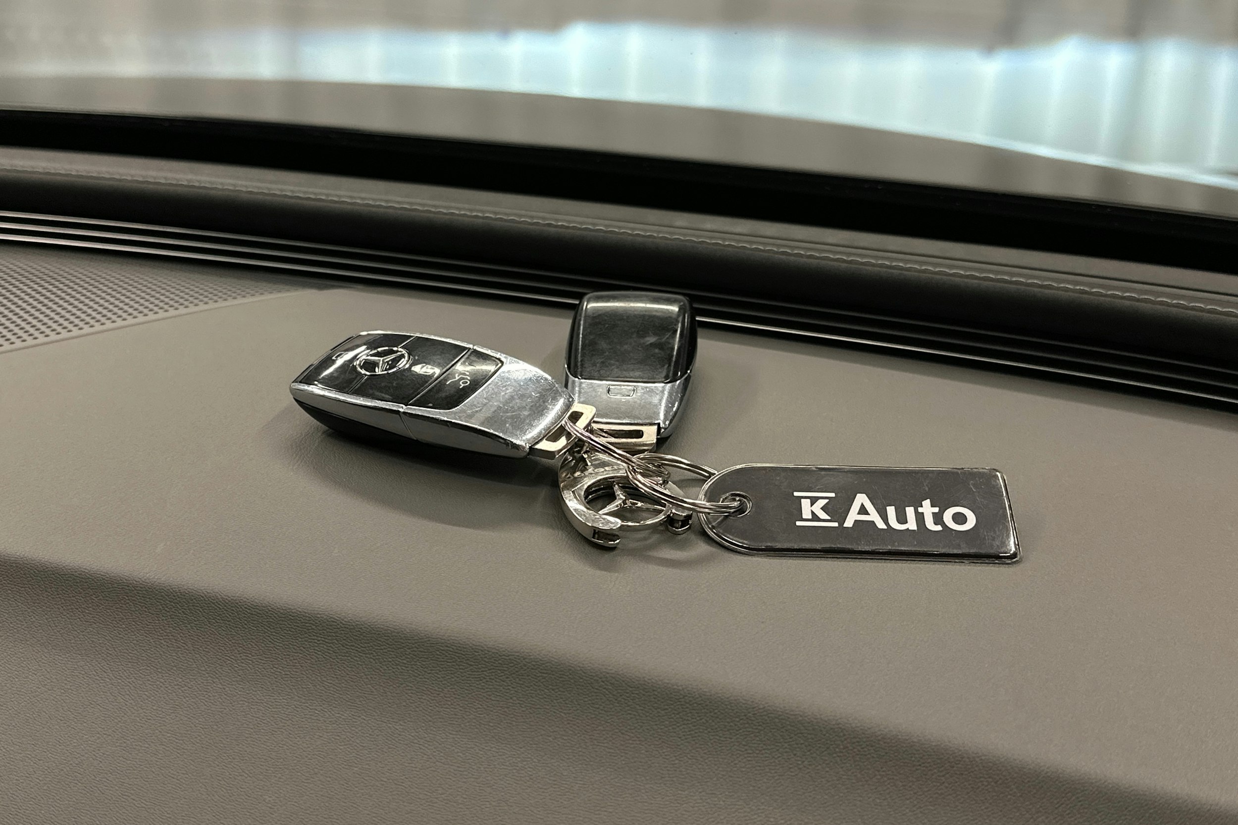 harmaa Mercedes-Benz EQC 2022 kuva 33.