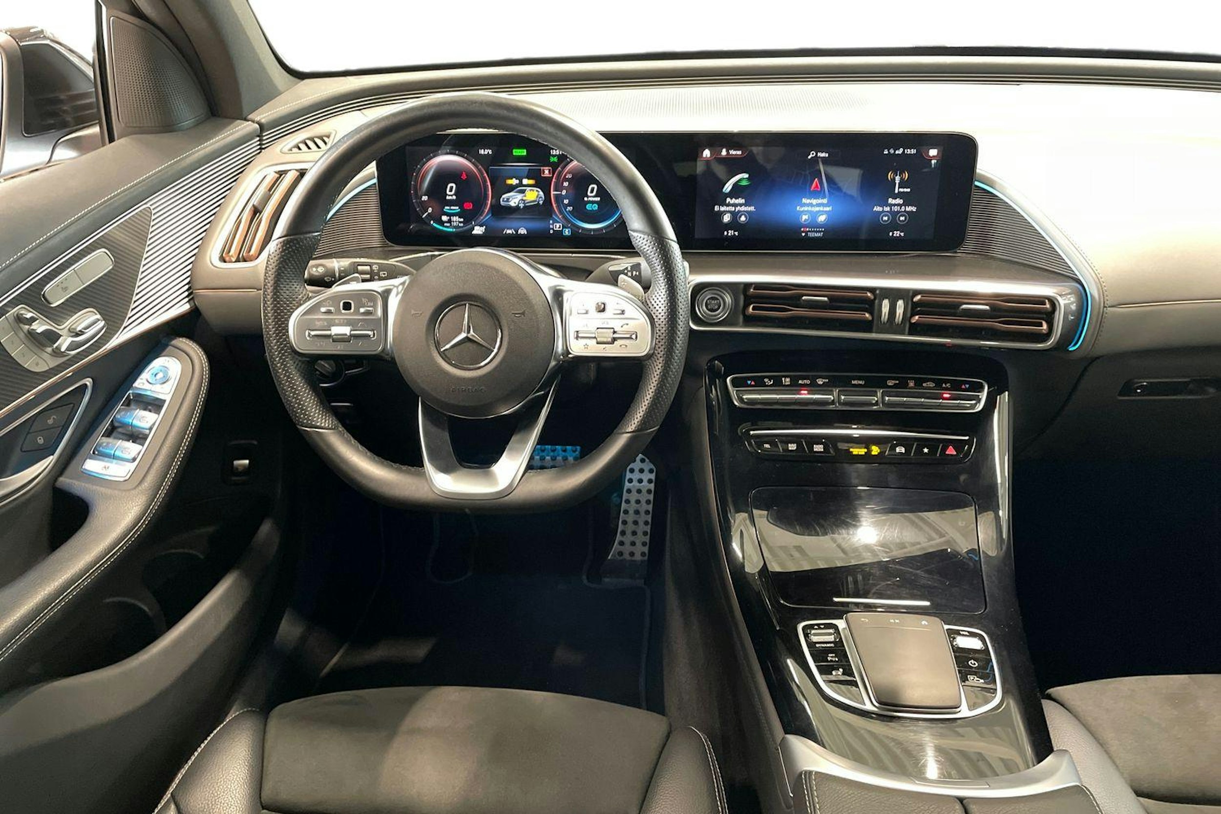 musta Mercedes-Benz EQC 2022 kuva 9.