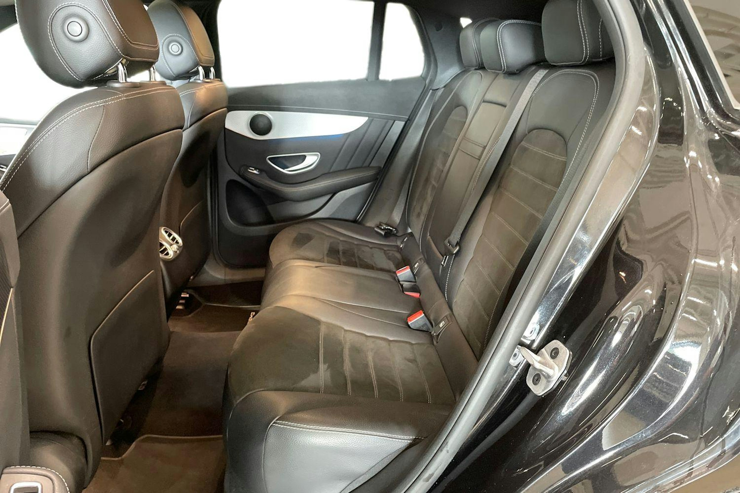 musta Mercedes-Benz EQC 2022 kuva 10.