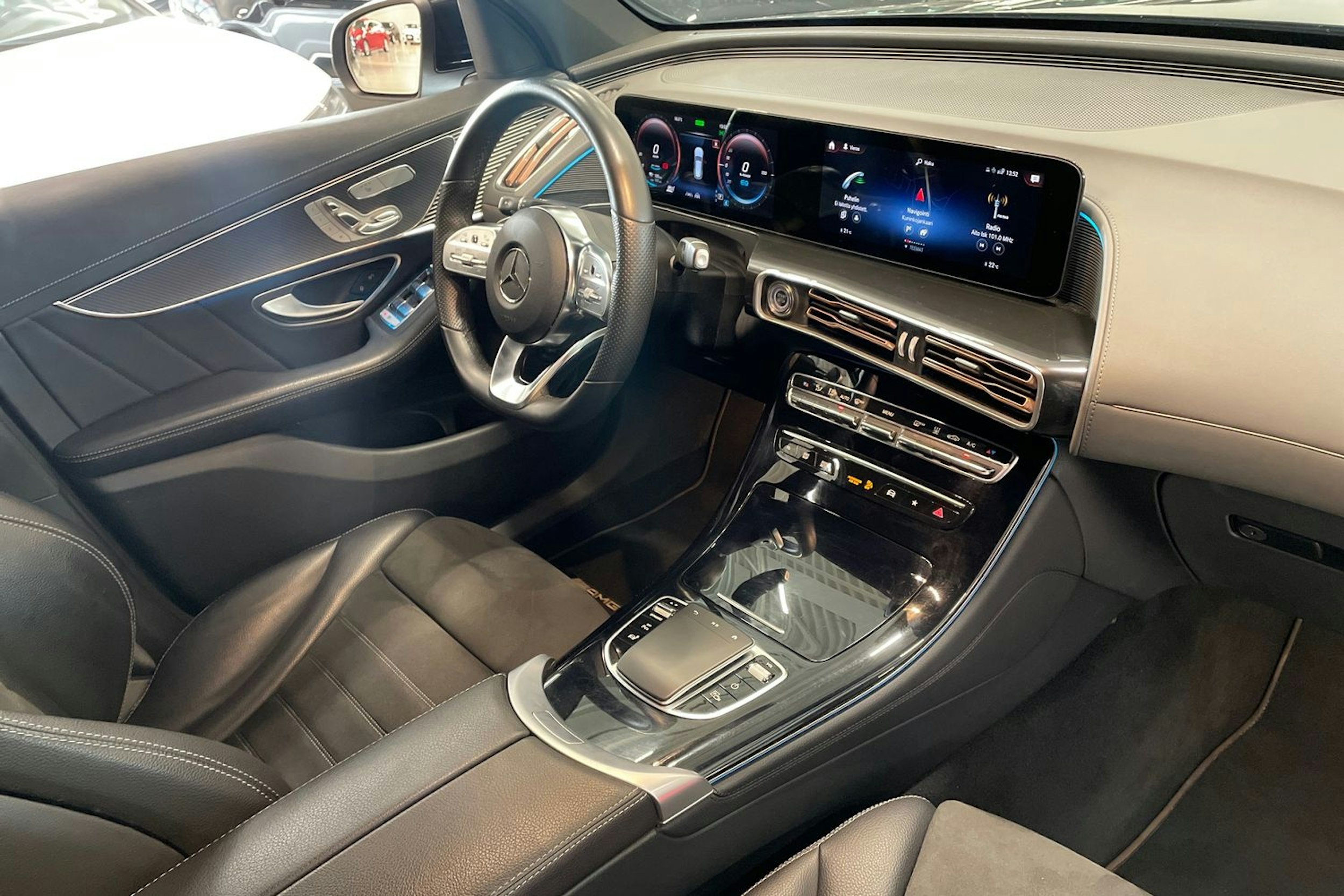 musta Mercedes-Benz EQC 2022 kuva 15.
