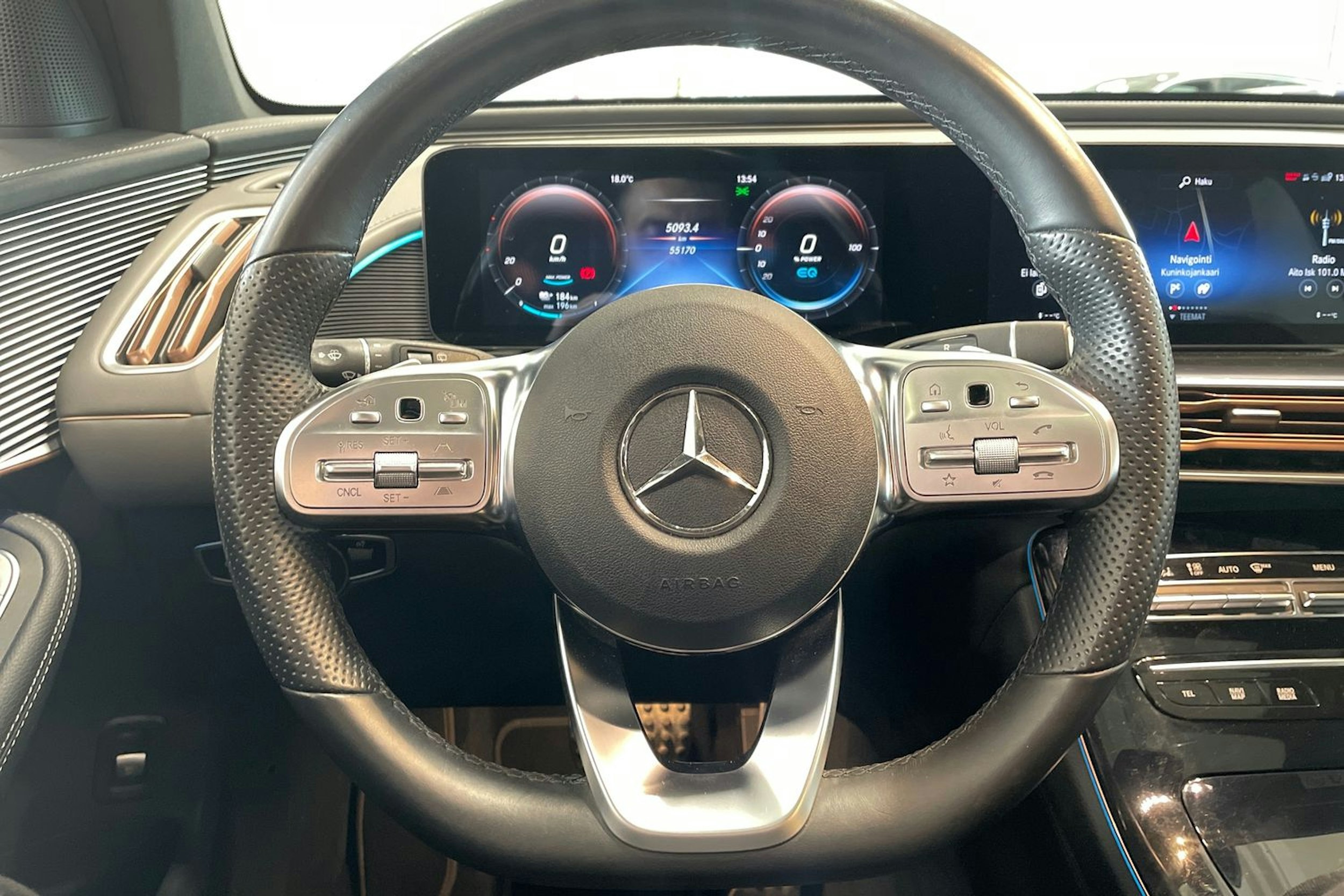 musta Mercedes-Benz EQC 2022 kuva 16.