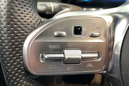 musta Mercedes-Benz EQC 2022 kuva 18.