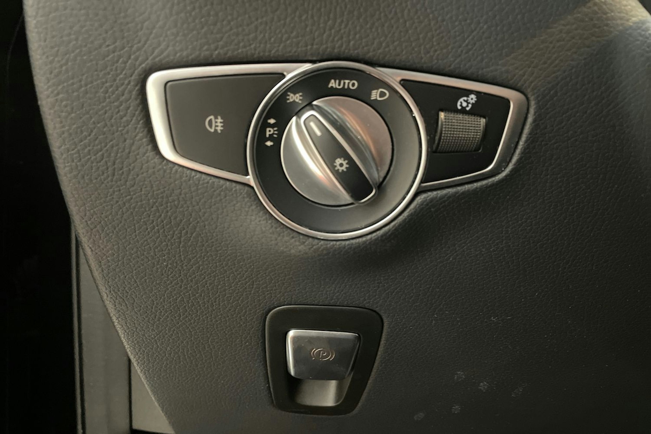 musta Mercedes-Benz EQC 2022 kuva 20.