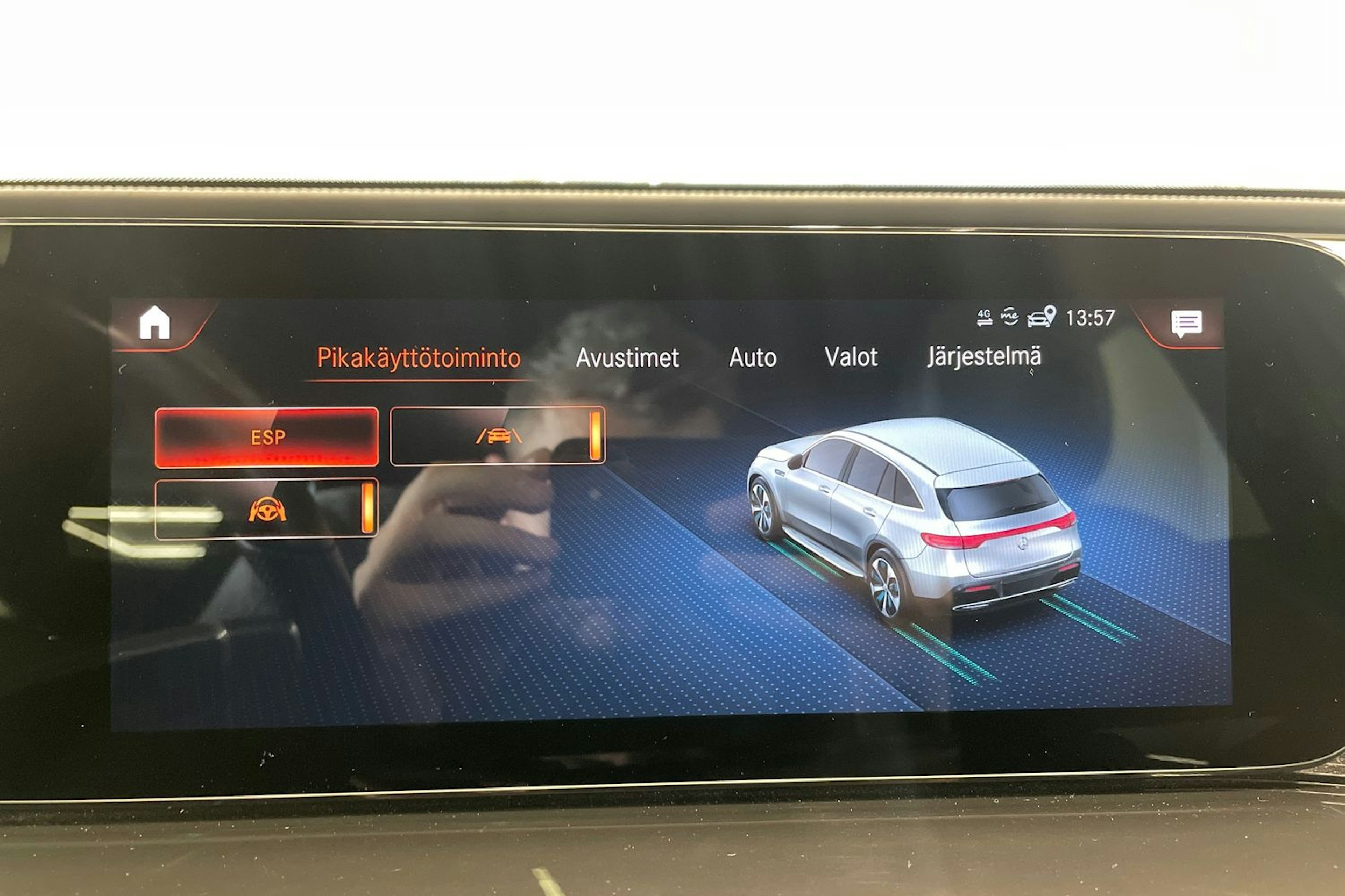 musta Mercedes-Benz EQC 2022 kuva 30.
