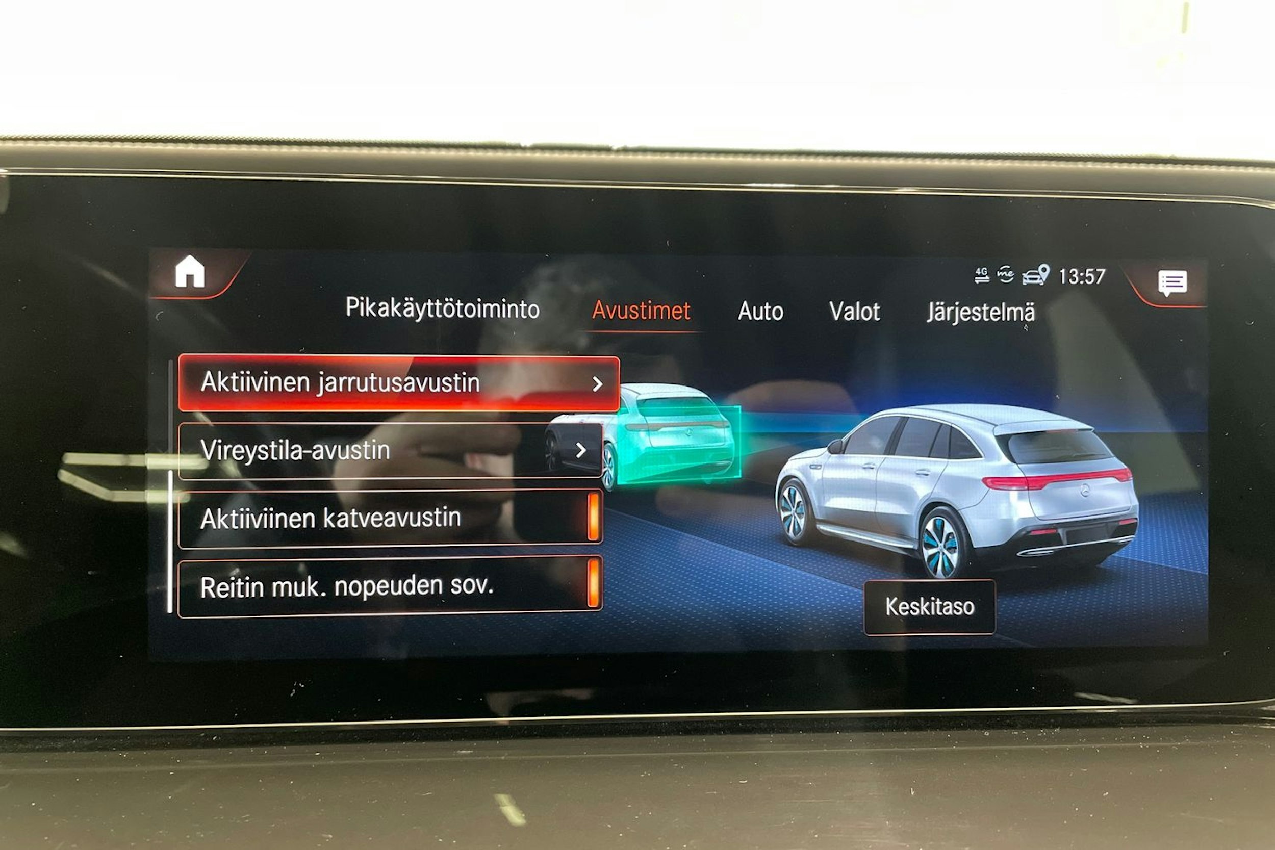 musta Mercedes-Benz EQC 2022 kuva 32.