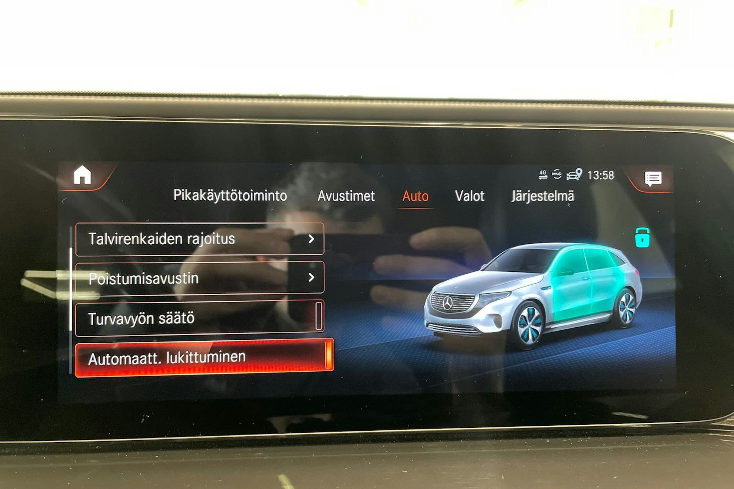 musta Mercedes-Benz EQC 2022 kuva 33.