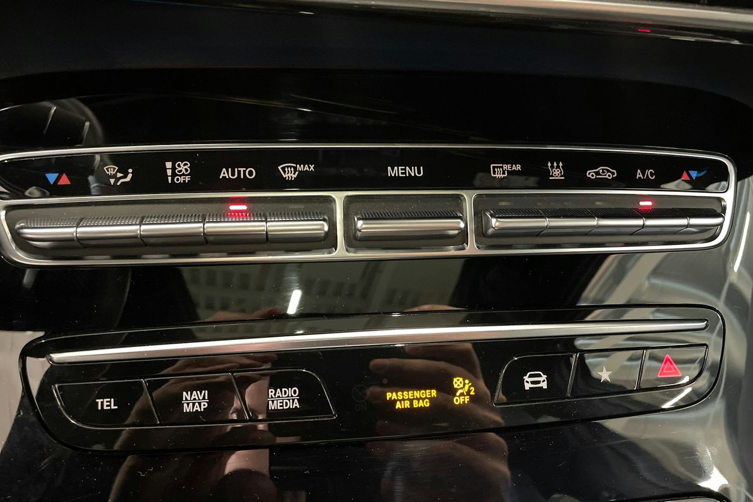 musta Mercedes-Benz EQC 2022 kuva 34.